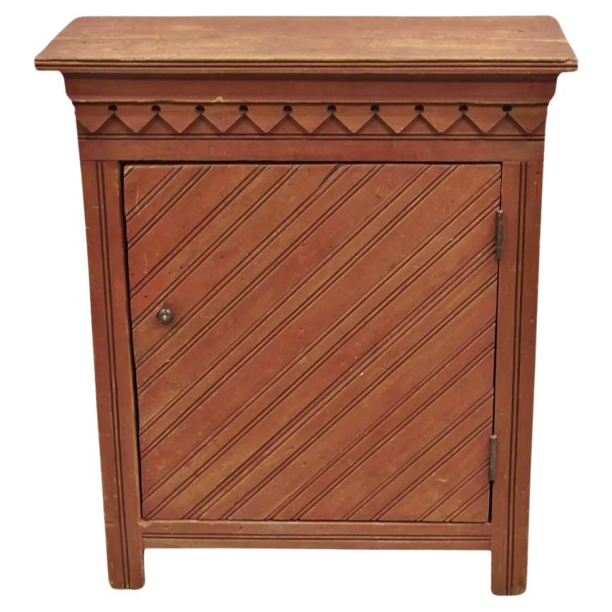 Armario de madera de una puerta pintado en rojo envejecido Antique French Country