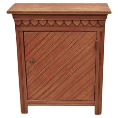 Armario de madera de una puerta pintado en rojo envejecido Antique French Country