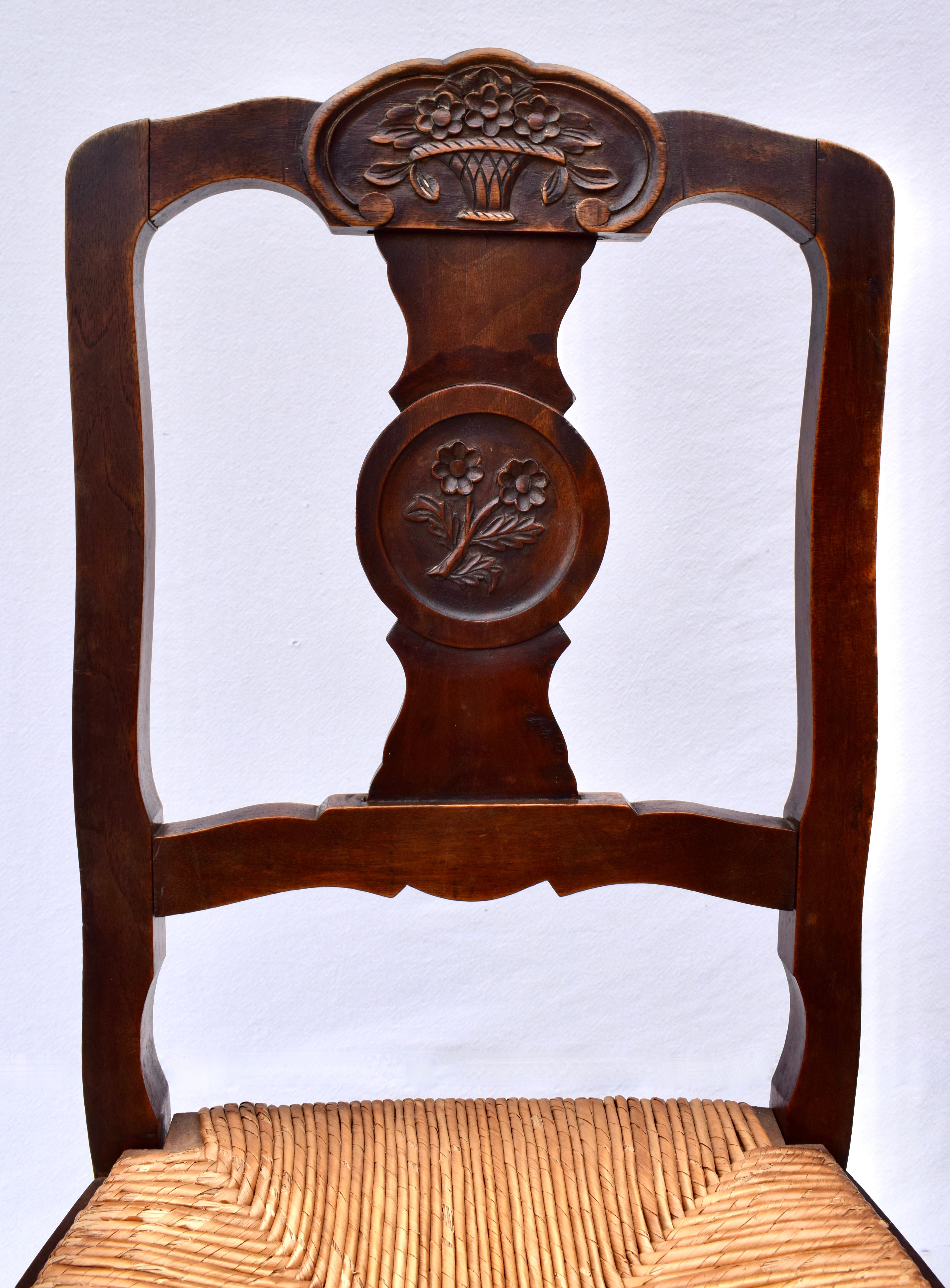 Sillas de Comedor Antique French Country Rush Seat Tallado a mano en venta