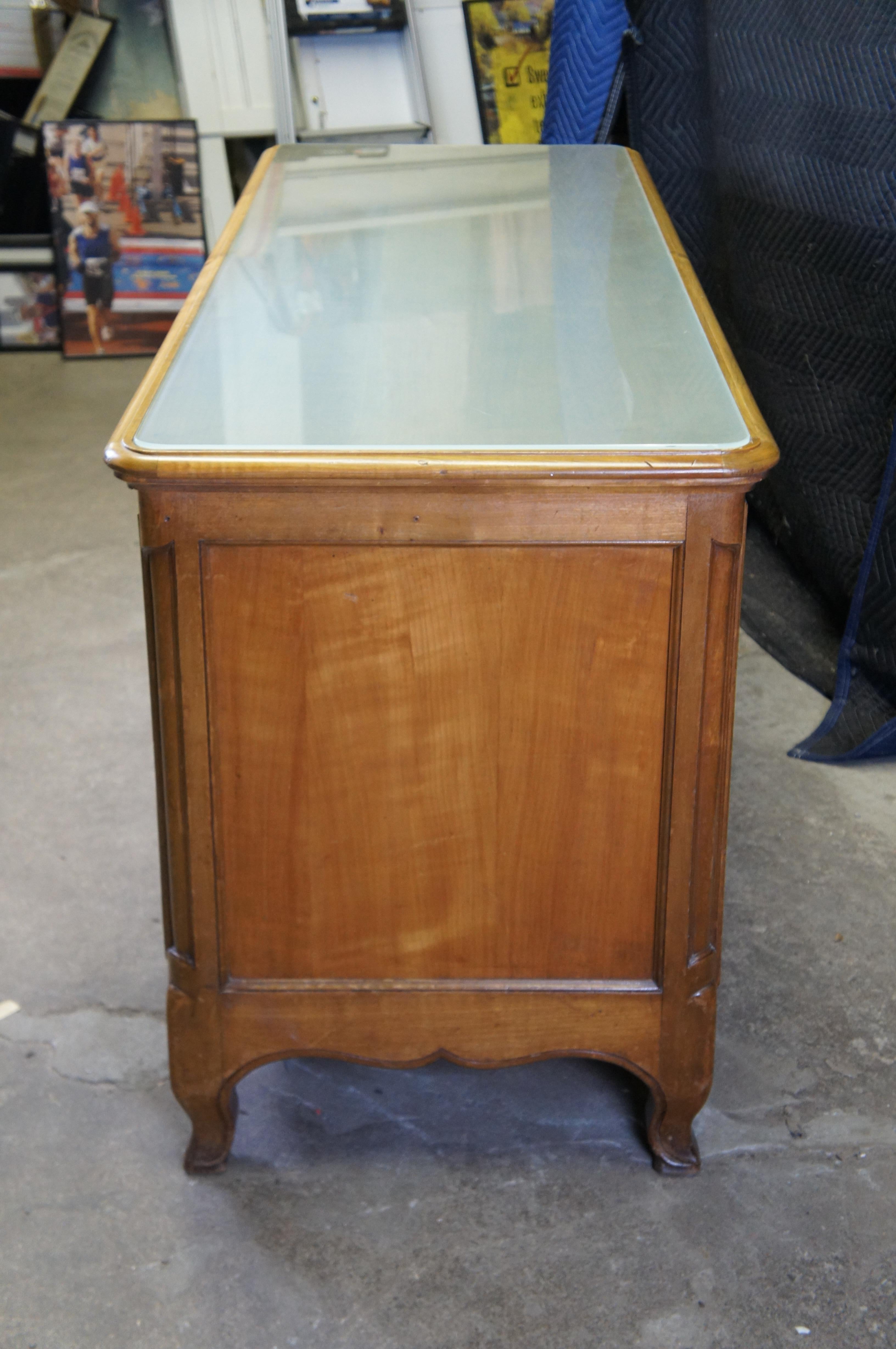 Antiquité - Pays Français Noyer Magasin Général Curio Vitrine Display Dresser en vente 5