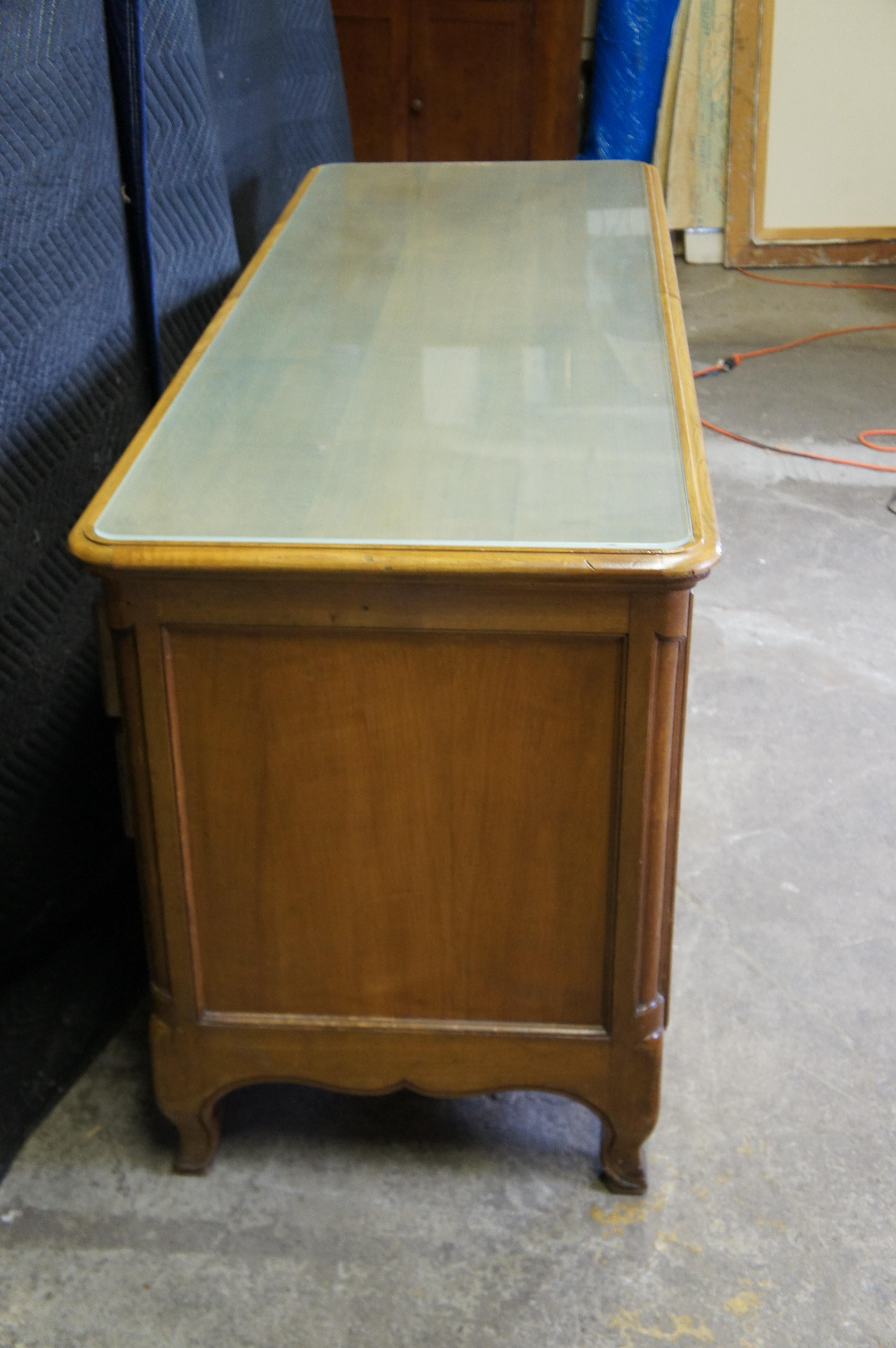 Antiquité - Pays Français Noyer Magasin Général Curio Vitrine Display Dresser en vente 7