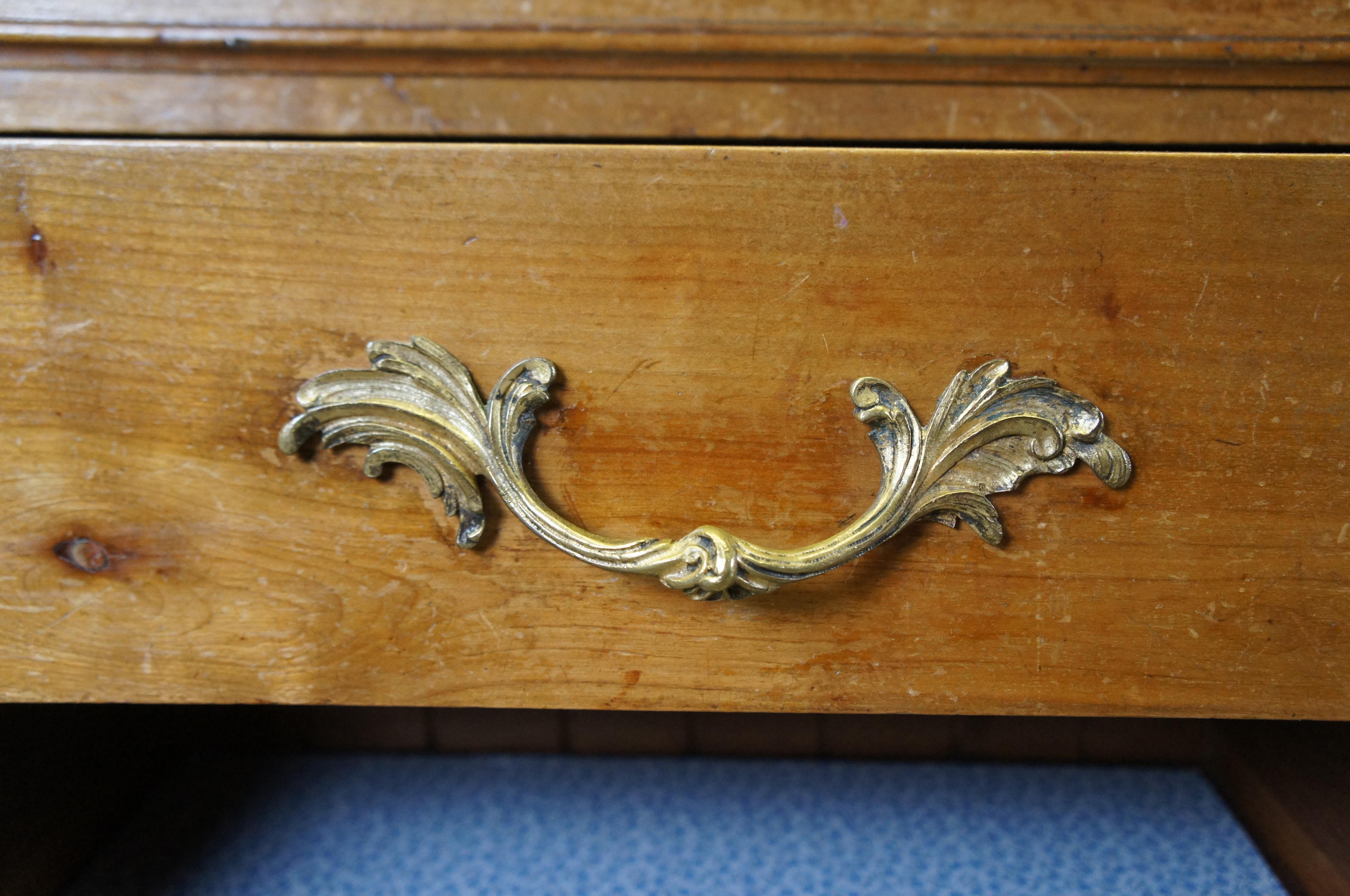 Antiquité - Pays Français Noyer Magasin Général Curio Vitrine Display Dresser en vente 4