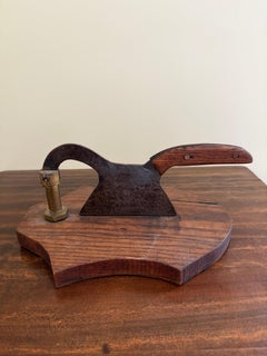 Antique French Land hölzerne & Eisen Kräuterschneider oder Cheese Board