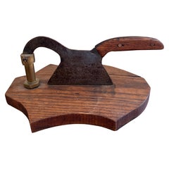 Antique French Land hölzerne & Eisen Kräuterschneider oder Cheese Board