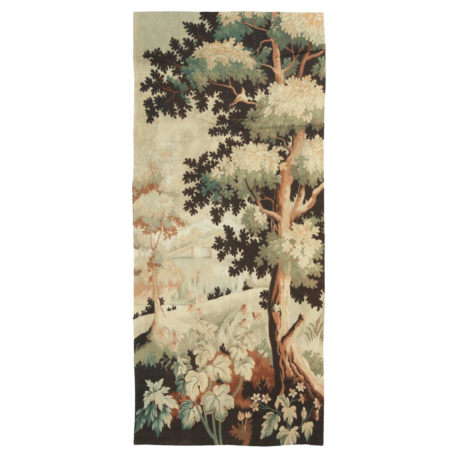 Antiker französischer cremefarbener und grüner geblümter Teppich aus Wolle von Teppich & Kelim