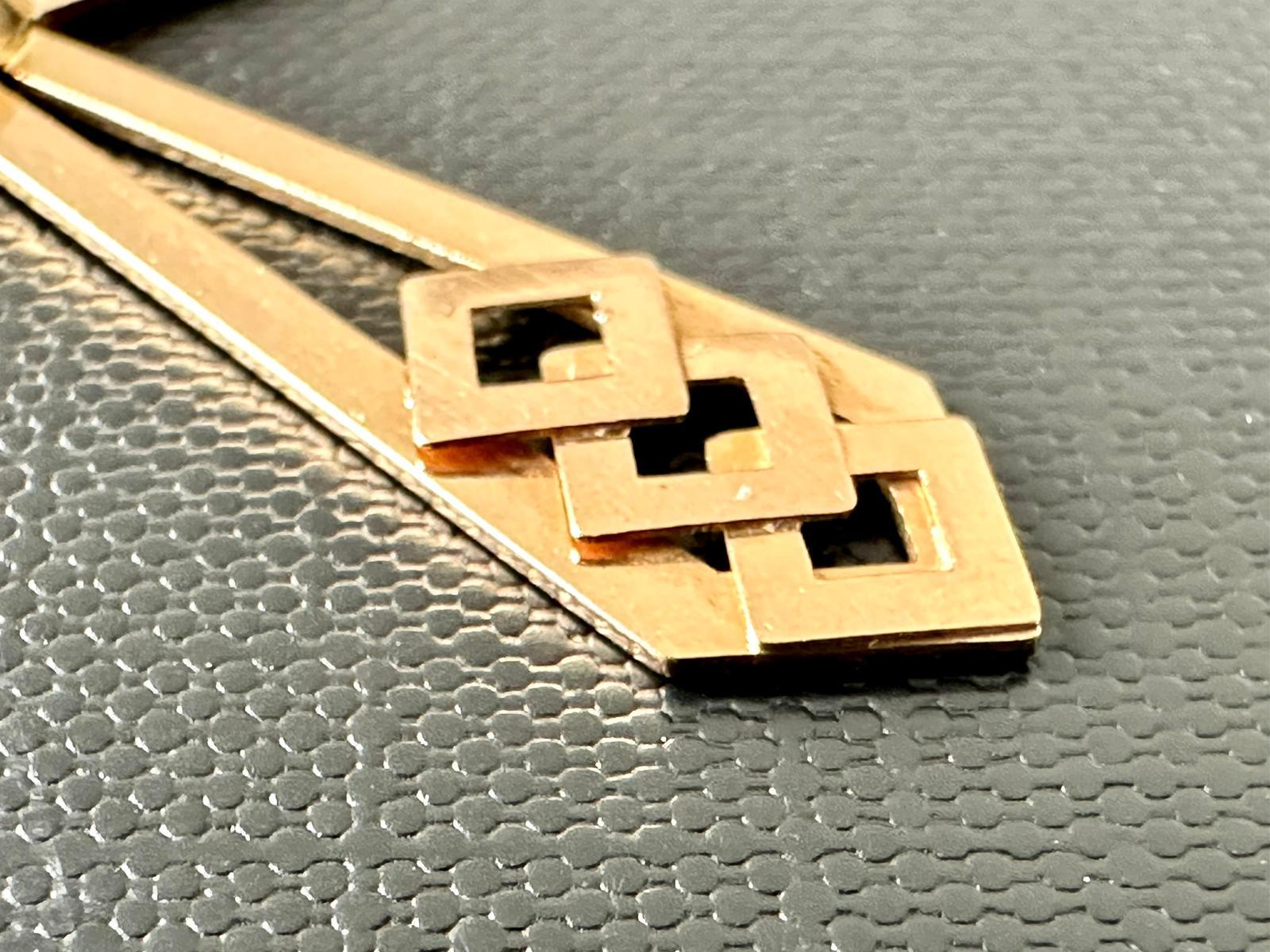 Croix française ancienne à motifs géométriques en or jaune 18 carats en vente 3