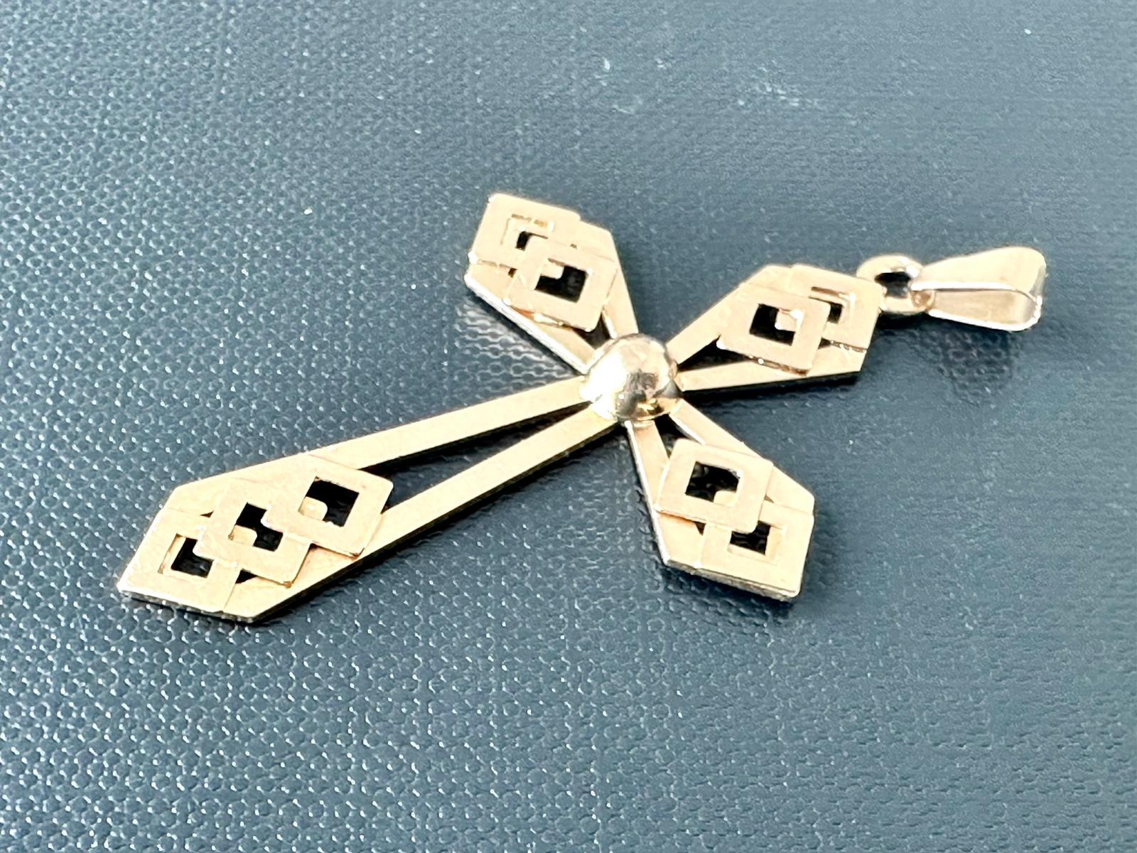 Antique French Cross with Geometric Motifs 18 Karat Yellow Gold For Sale 4