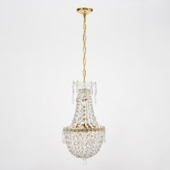 Antique French Crystal Chandelier, structure en laiton, cristal taillé, années 1920