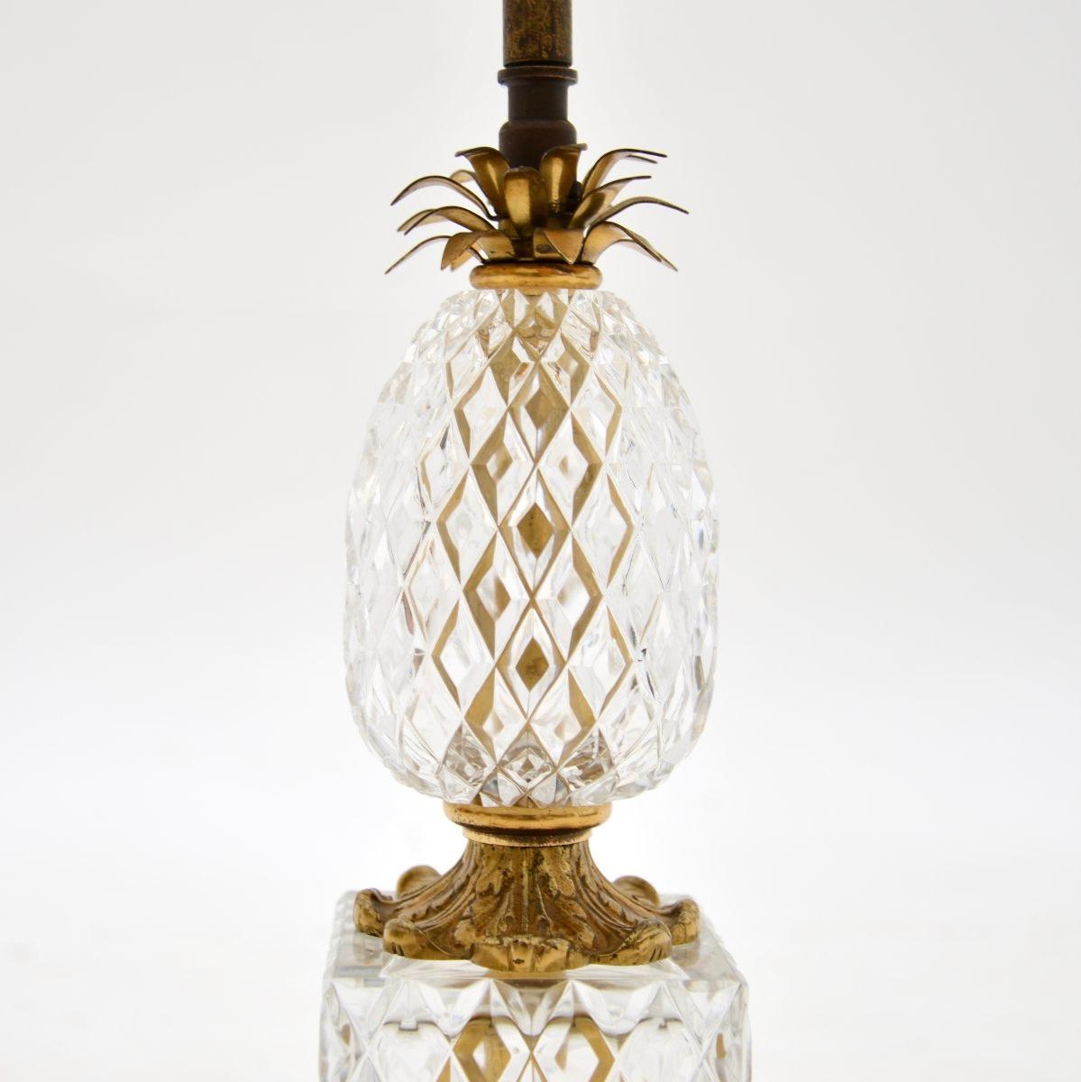 Milieu du XXe siècle Lampe de table ancienne en cristal et laiton en vente