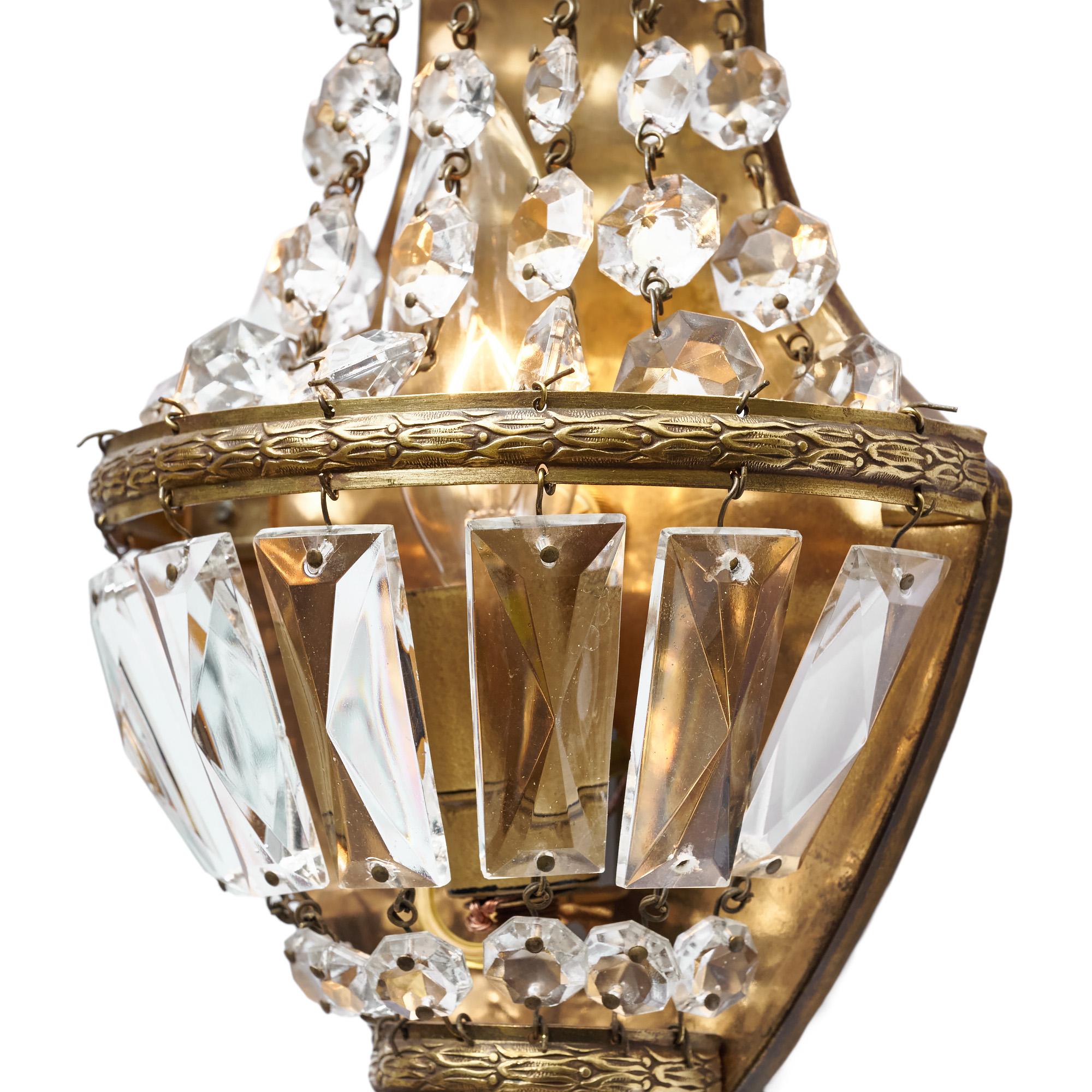 Antique French Crystal Sconces (Mitte des 20. Jahrhunderts) im Angebot