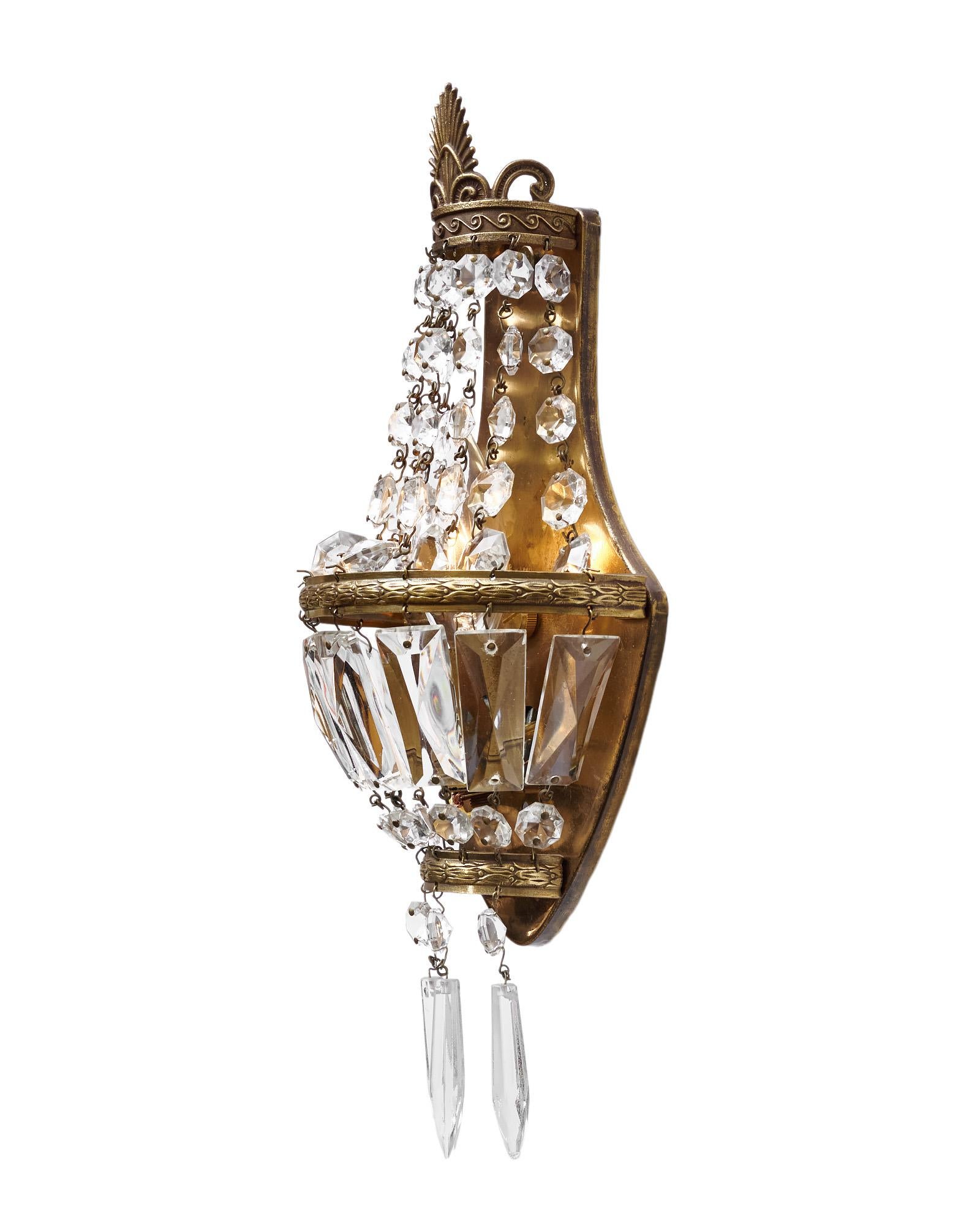 Antique French Crystal Sconces (Messing) im Angebot