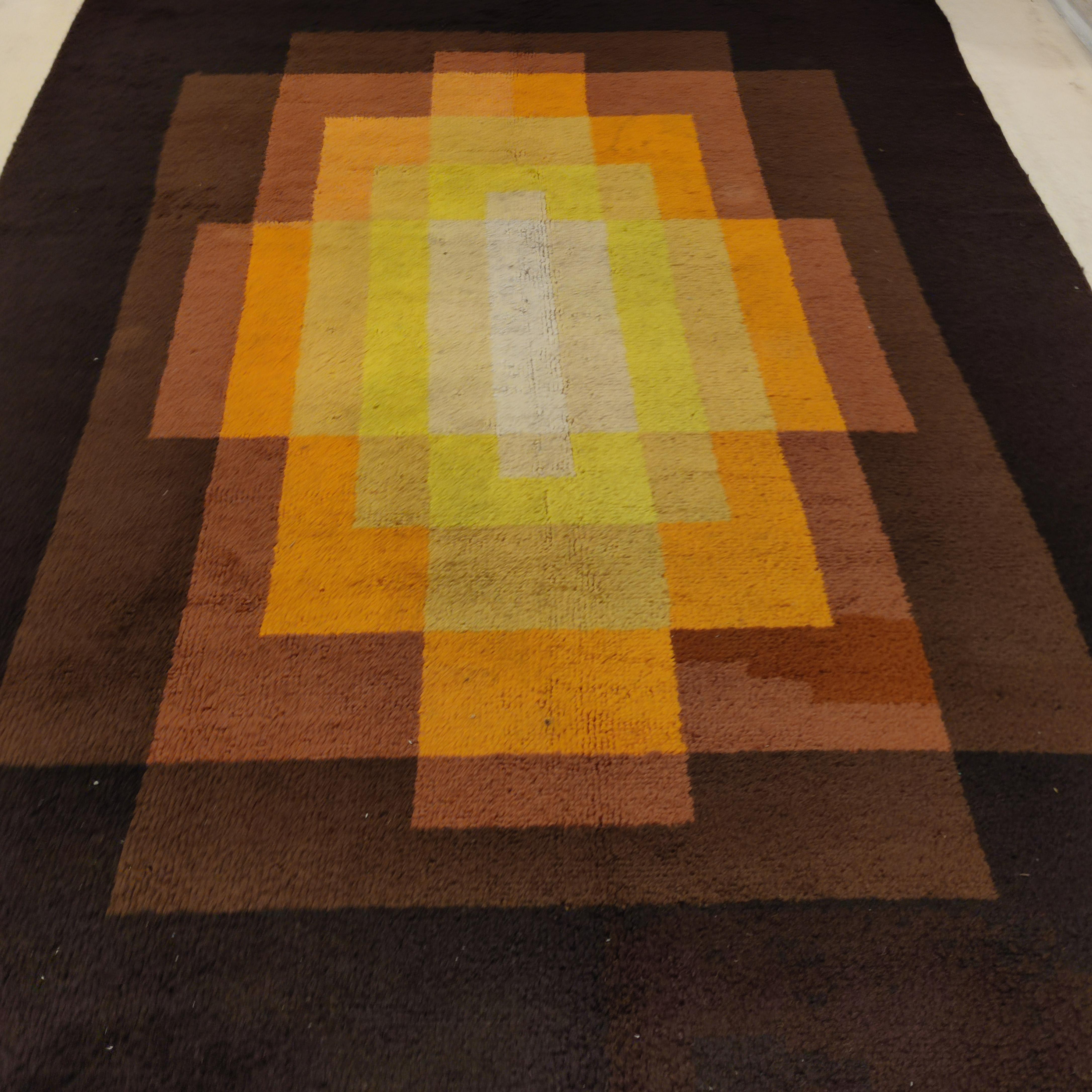 Antique French Cubist Art Deco Rug in Yellow, Tan and Dark Brown In Good Condition For Sale In Milan, IT