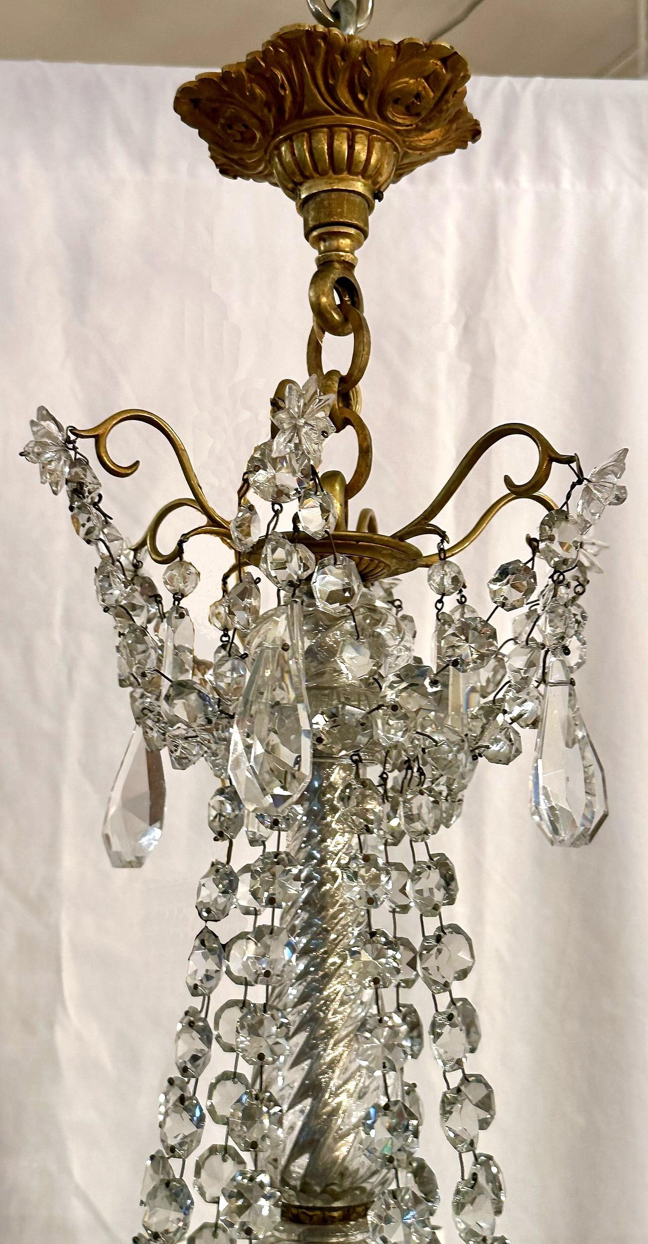 Lustre ancien à 8 lumières en cristal taillé français et bronze doré, vers 1890. Bon état - En vente à New Orleans, LA