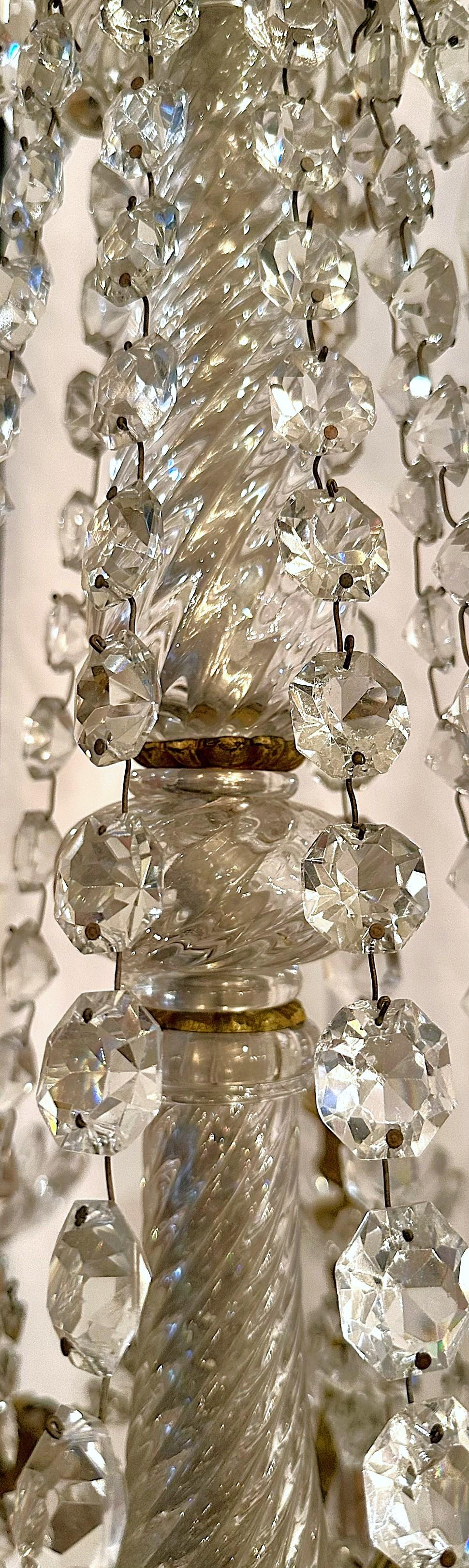Lustre ancien à 8 lumières en cristal taillé français et bronze doré, vers 1890. en vente 1