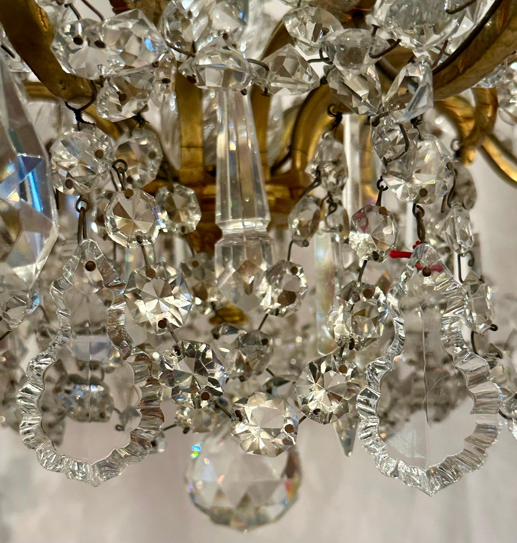 Lustre ancien à 8 lumières en cristal taillé français et bronze doré, vers 1890. en vente 2