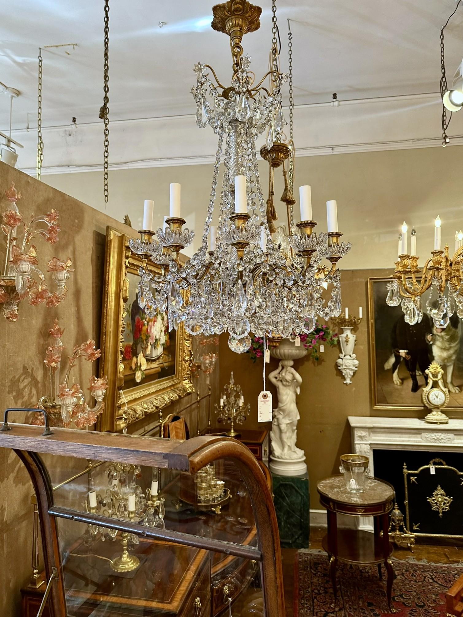 Lustre ancien à 8 lumières en cristal taillé français et bronze doré, vers 1890. en vente 3