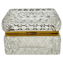 Boîte française ancienne en cristal taillé et bronze doré, vers 1890.