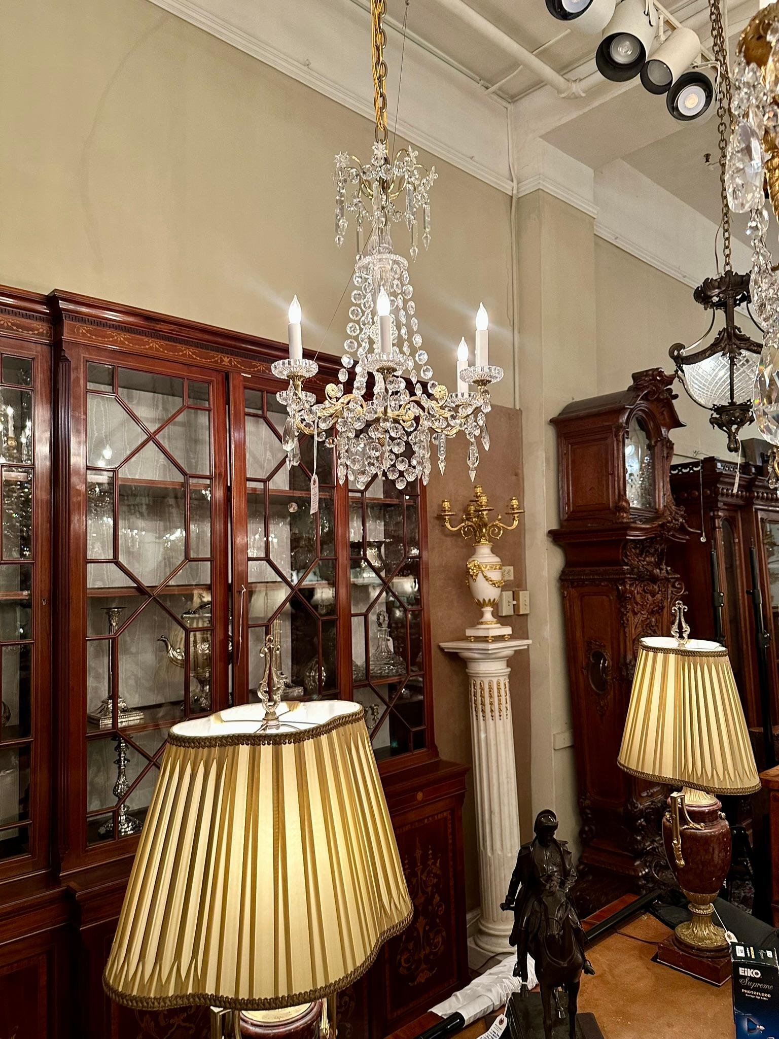 Lustre ancien en cristal taillé et bronze doré, Circa 1890. en vente 5