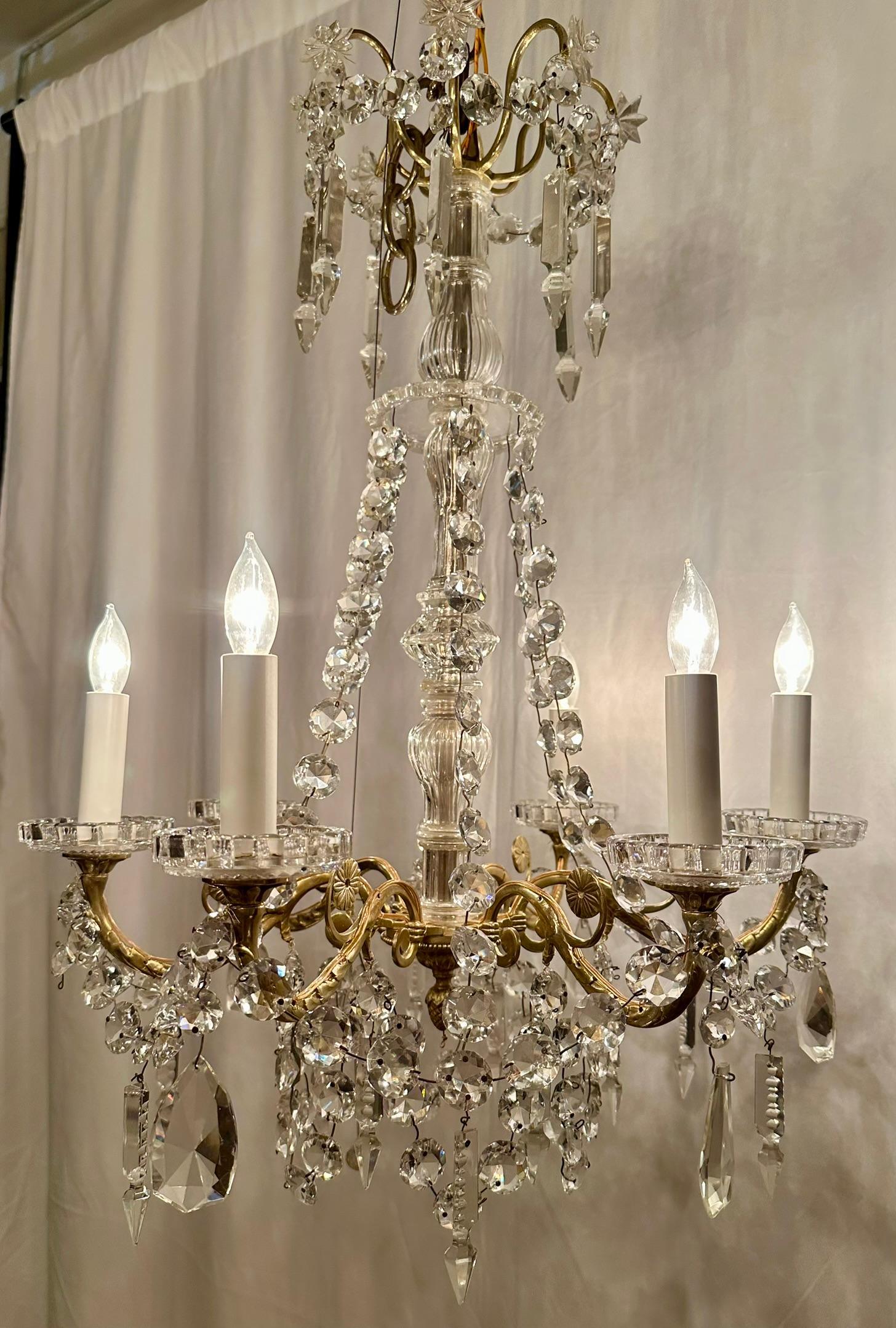 Français Lustre ancien en cristal taillé et bronze doré, Circa 1890. en vente