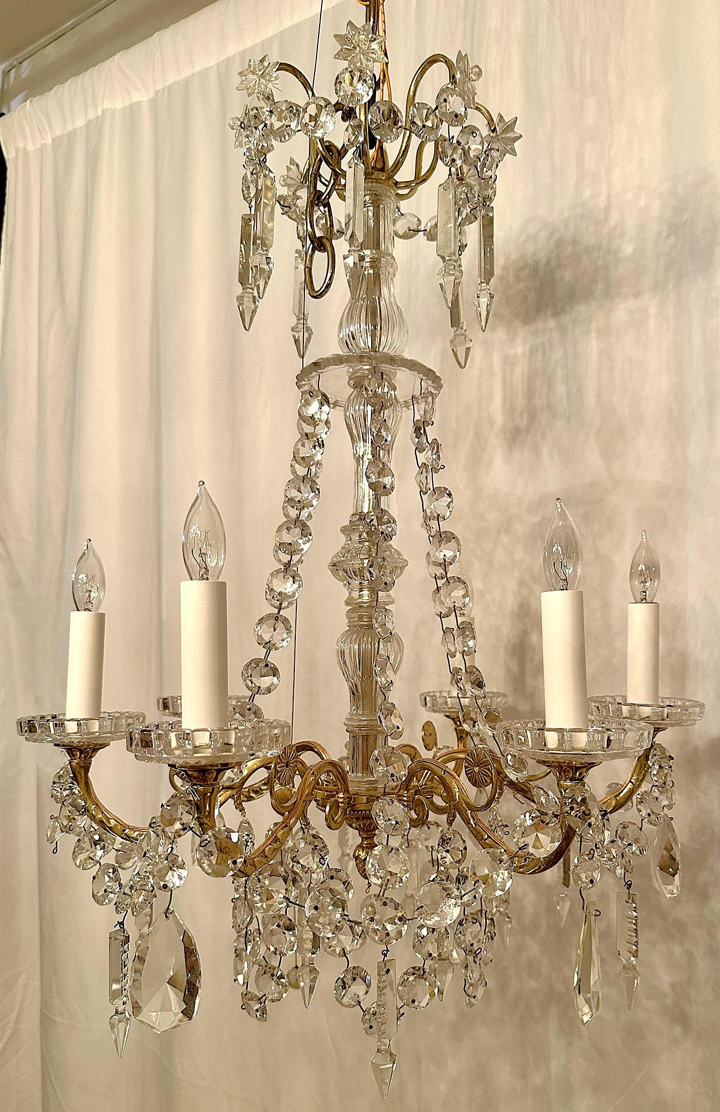 XIXe siècle Lustre ancien en cristal taillé et bronze doré, Circa 1890. en vente