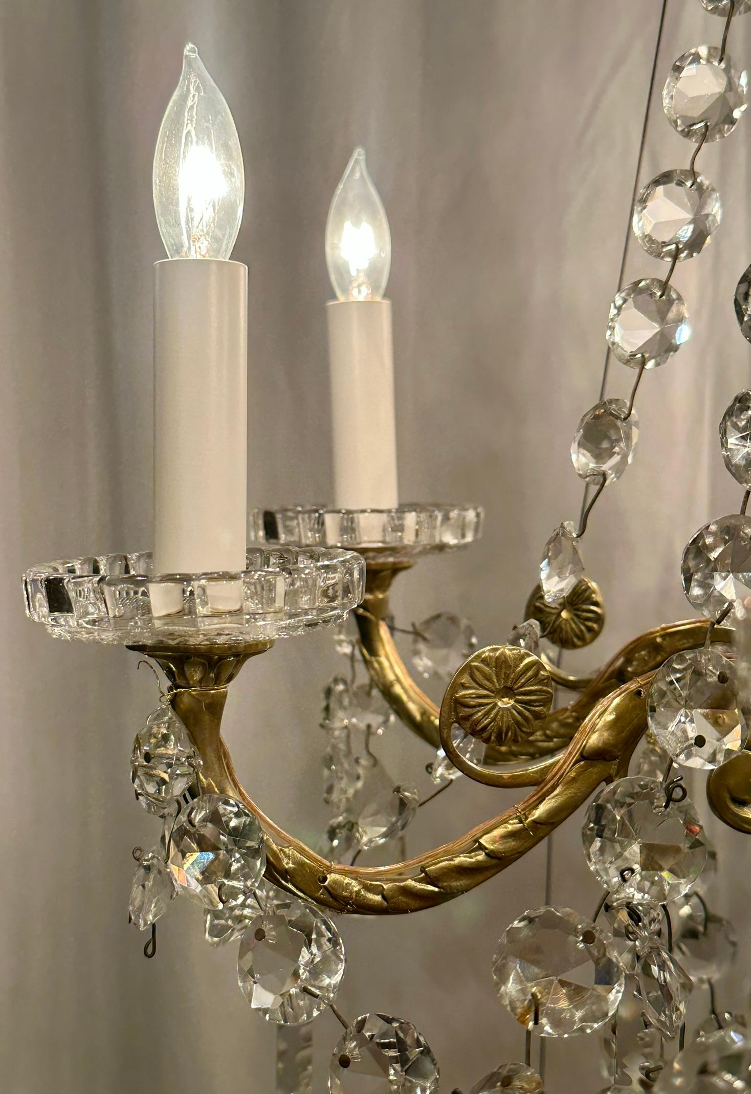 Lustre ancien en cristal taillé et bronze doré, Circa 1890. en vente 3
