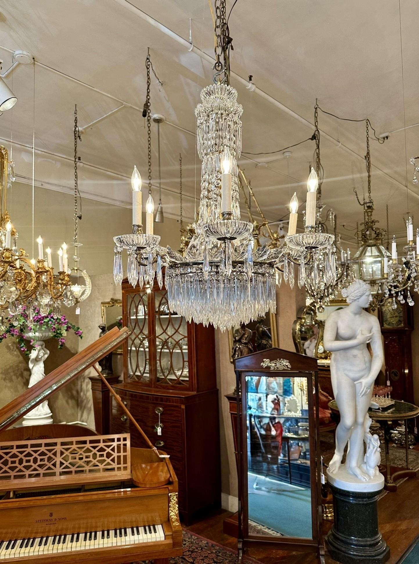 Antico lampadario francese in cristallo tagliato e bronzo dorato, CIRCA 1890. in vendita 2
