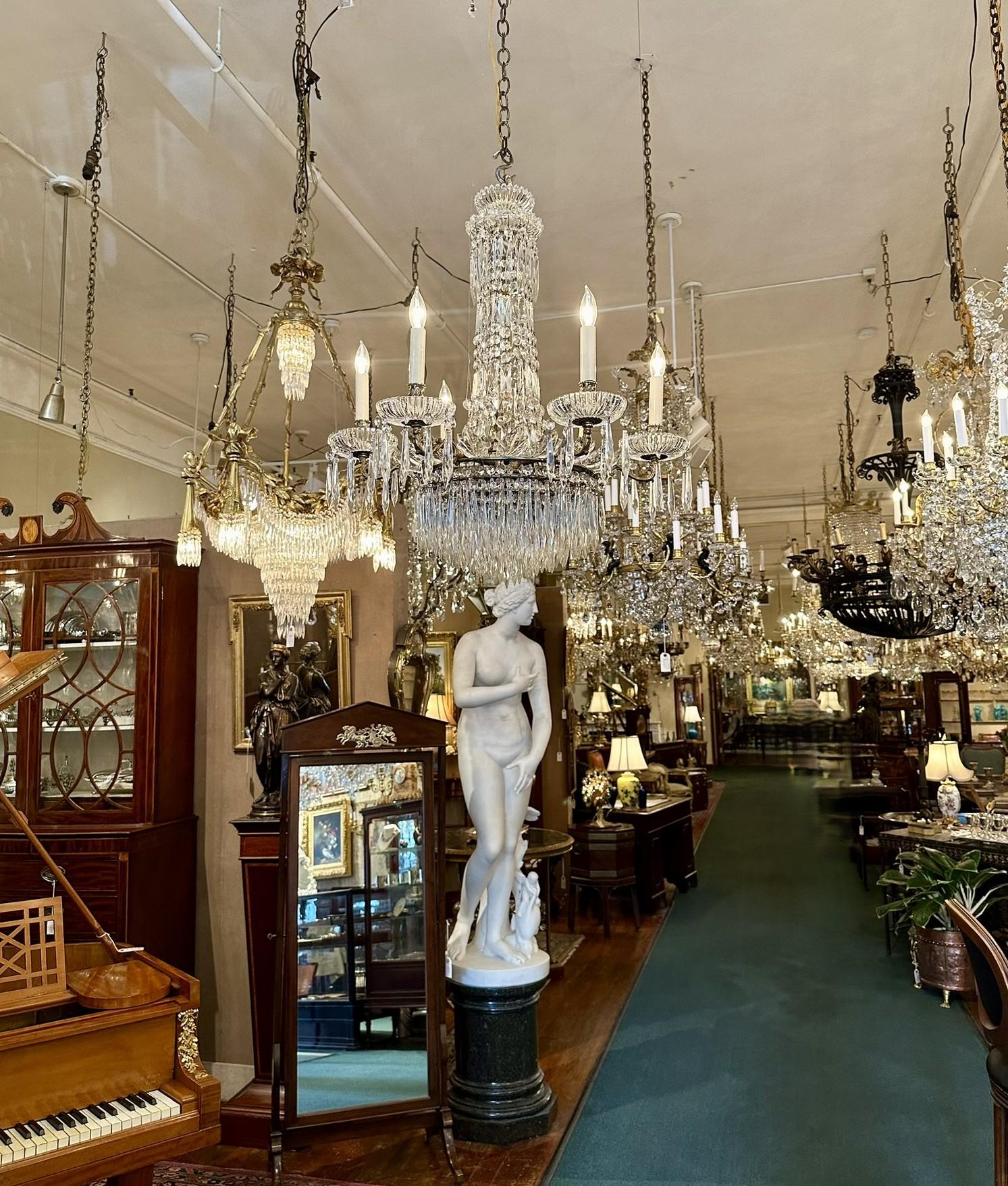 Antico lampadario francese in cristallo tagliato e bronzo dorato, CIRCA 1890. in vendita 3
