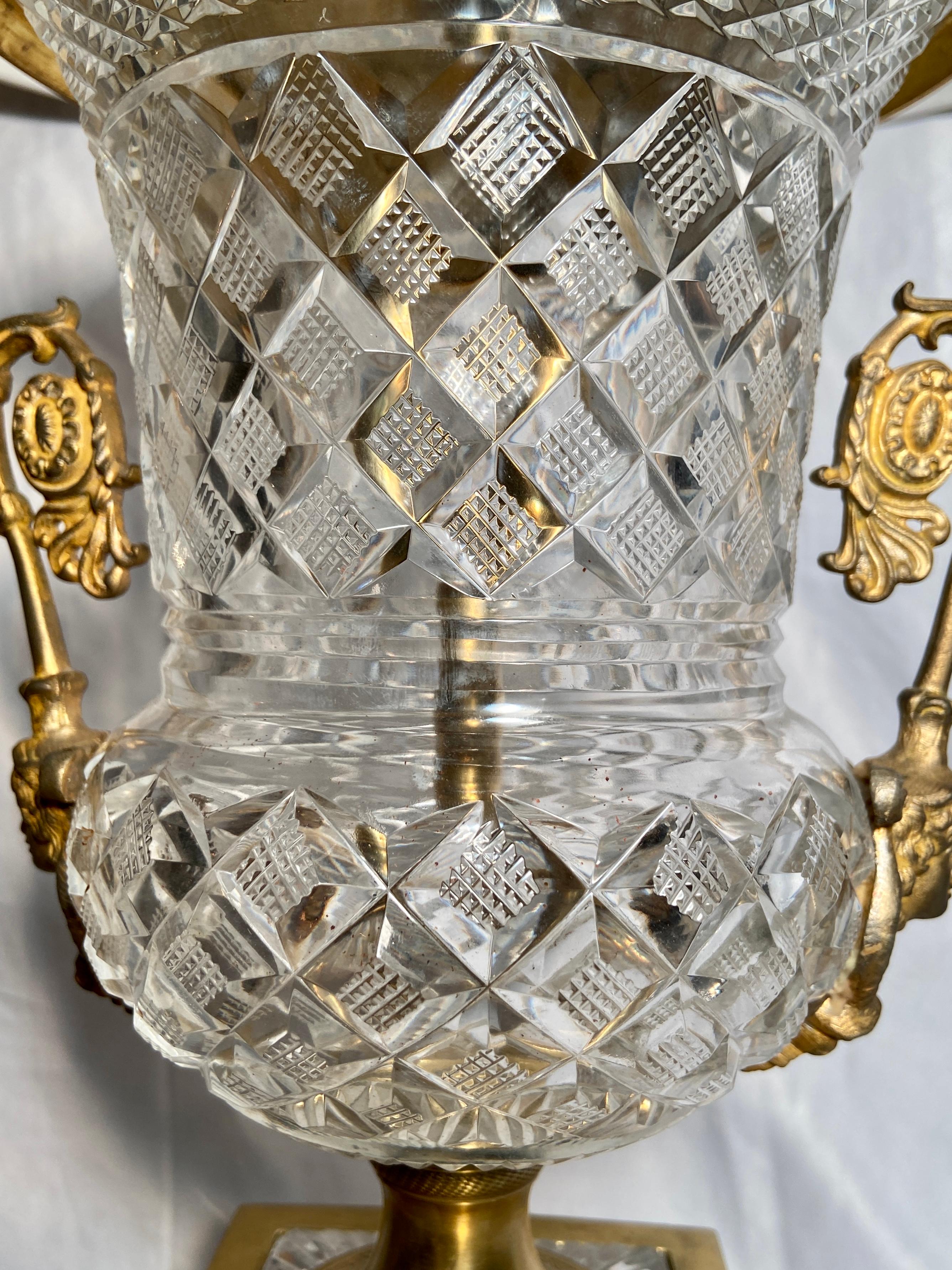Français Lampe française ancienne en cristal taillé et bronze doré, vers 1900 en vente