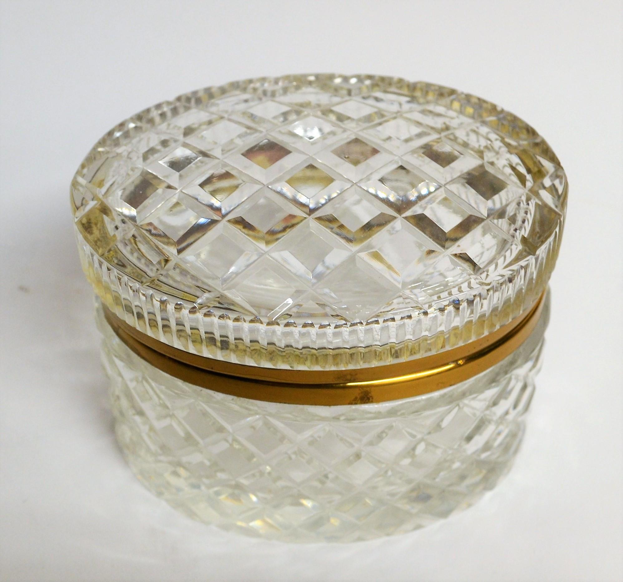 Another charming little crystal box that is glamourous without or without content!