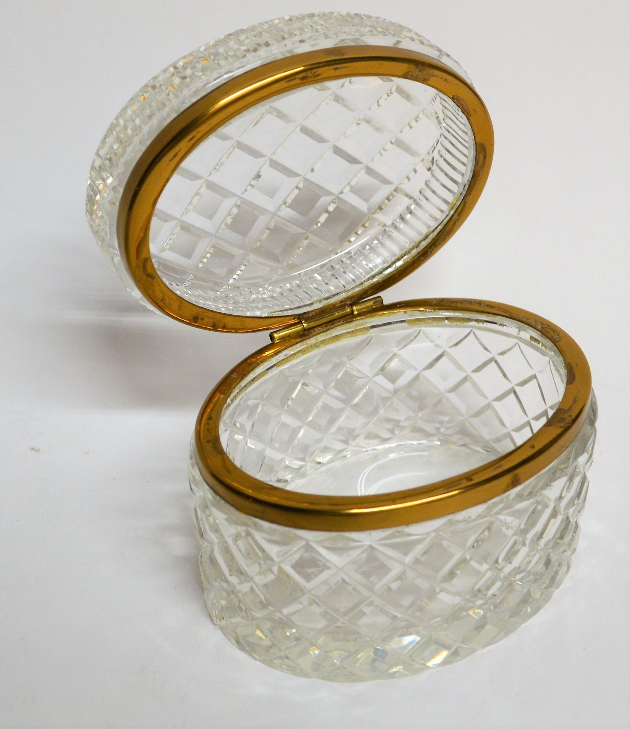 Antique French Cut Crystal Box, circa 1910-20 In Good Condition For Sale In New Orleans, LA