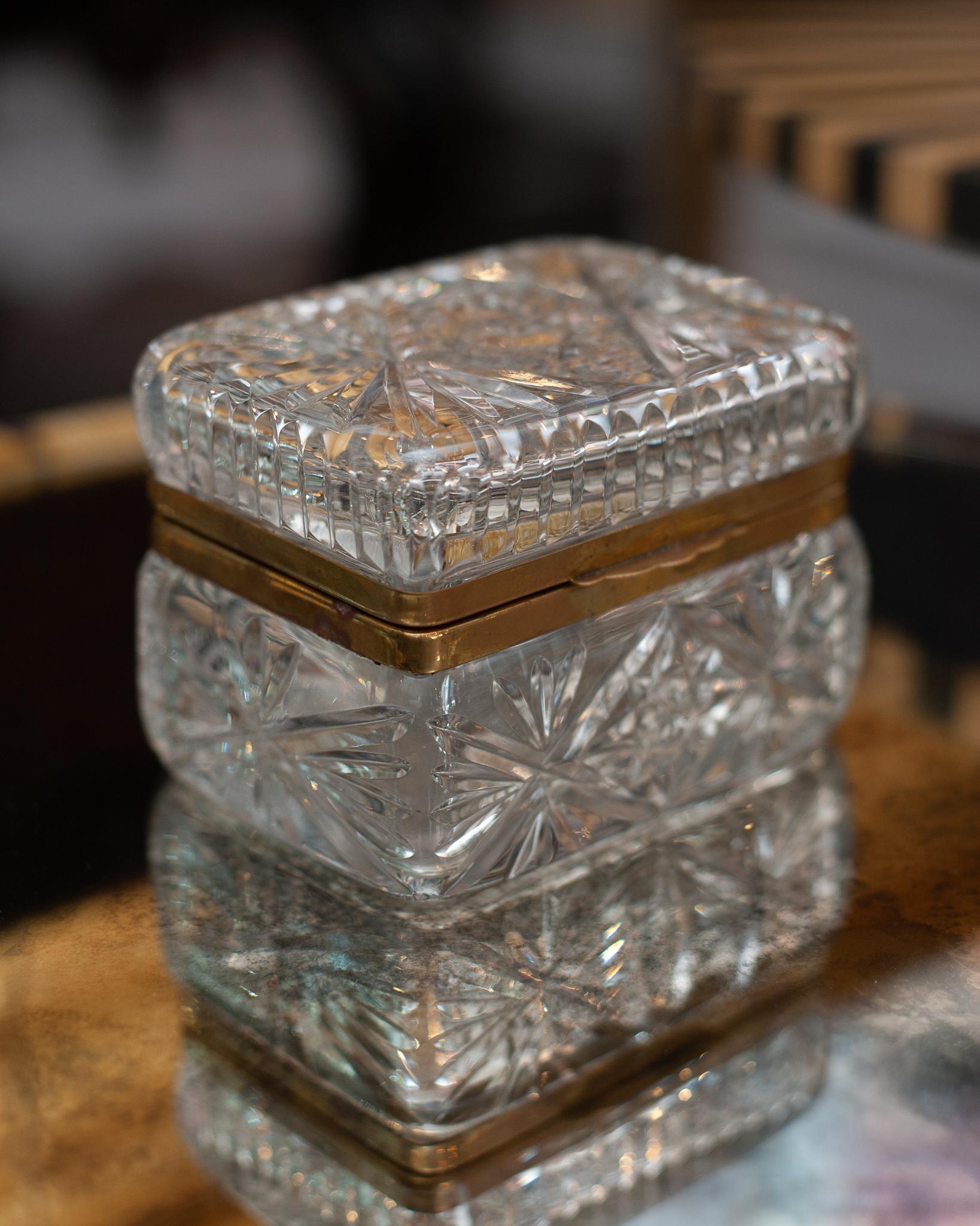 Antique French Cut Crystal Box with Bronze Mounts In Good Condition In Toronto, ON