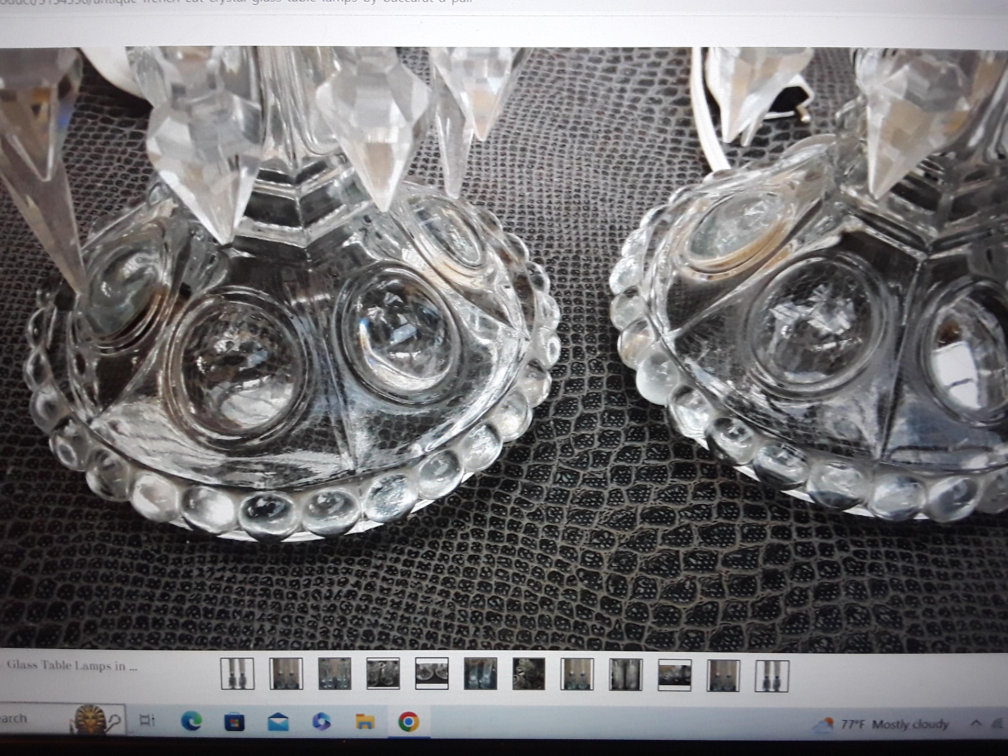 Antike französische Tischlampen aus geschliffenem Kristall / Glas, zugeschrieben. Baccarat Medaillon Serie (Französisch) im Angebot