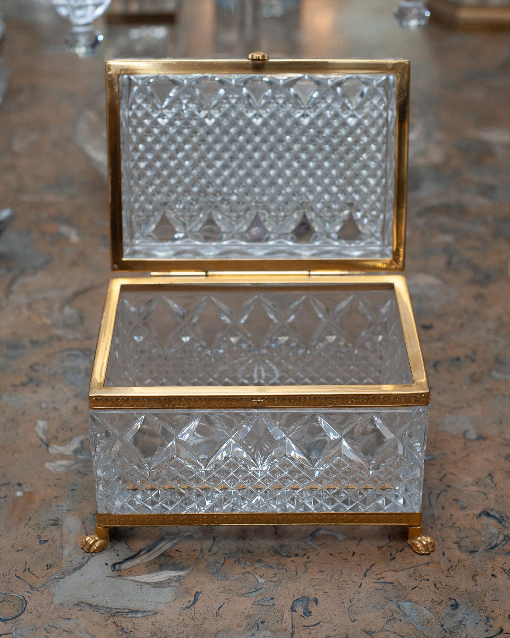 Caja abatible de cristal tallado Antique French con monturas de bronce siglo XX en venta