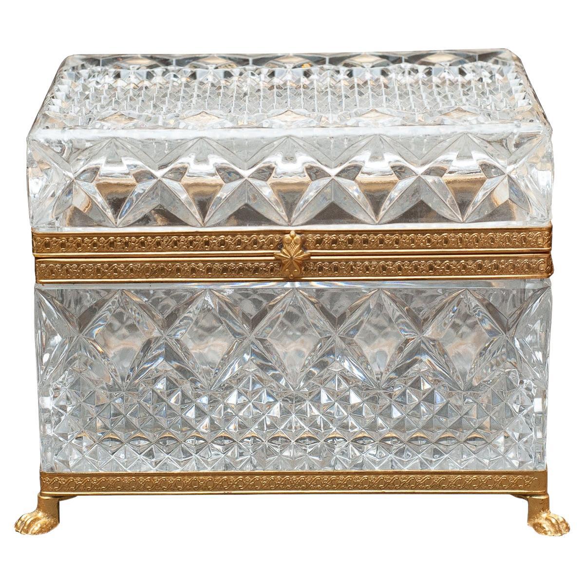 Boîte à charnière en cristal taillé français d'antiquités avec montures en bronze en vente