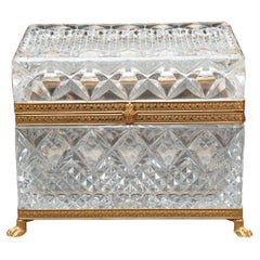 Boîte à charnière en cristal taillé français d'antiquités avec montures en bronze