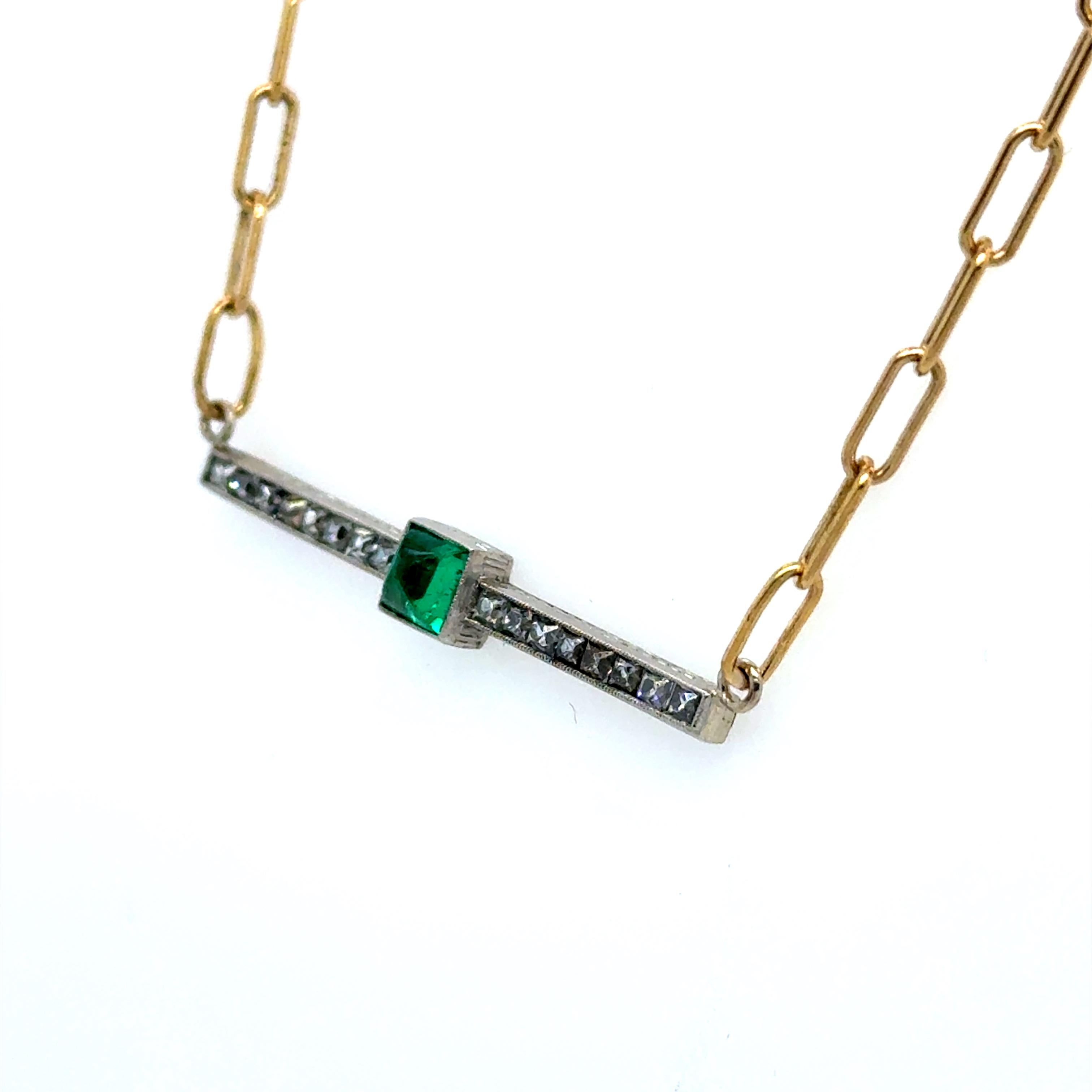Art déco Collier ancien en or 18 carats avec diamants taille française et émeraudes taillées en forme de pain de sucre en vente