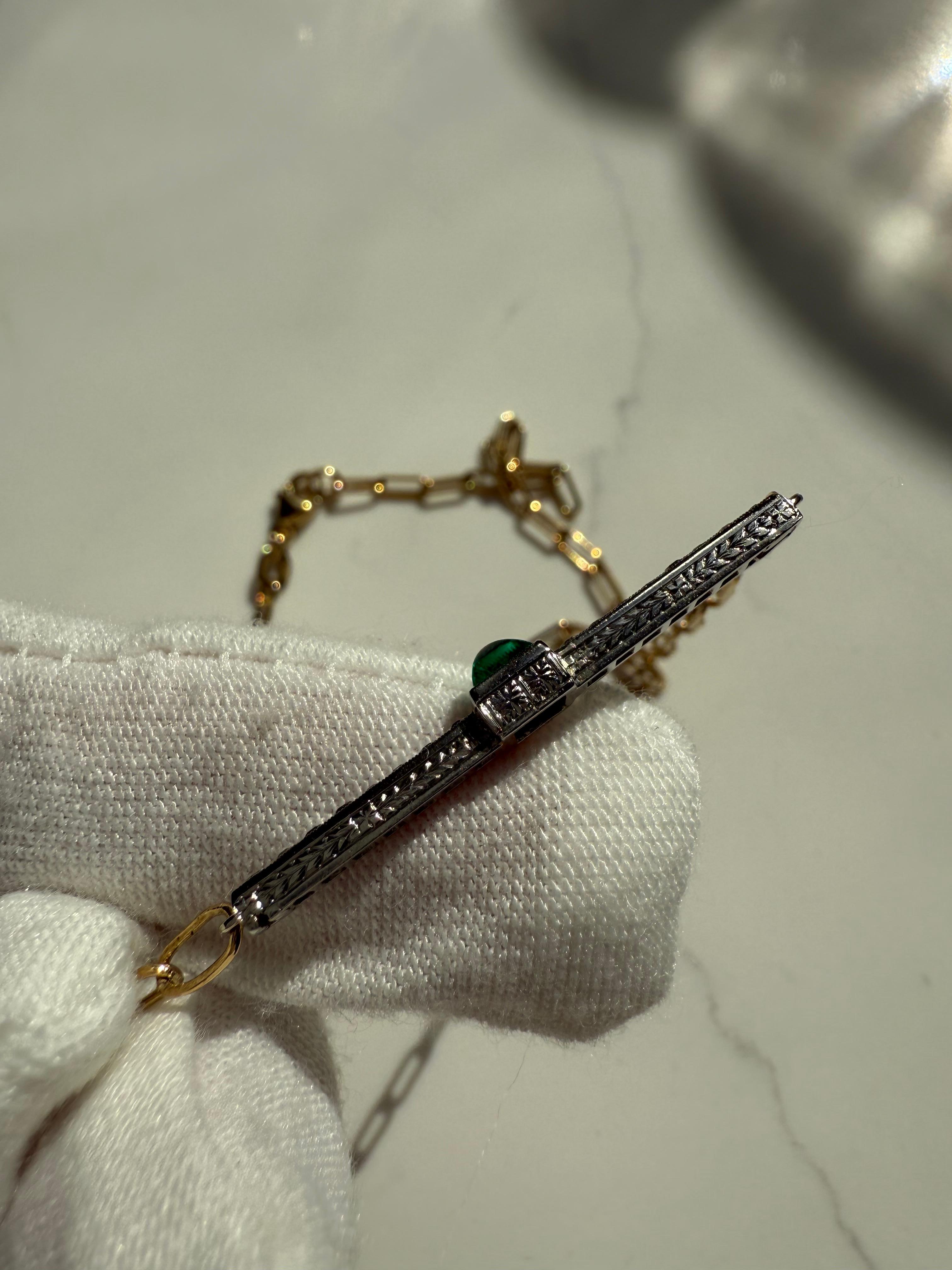 Collier ancien en or 18 carats avec diamants taille française et émeraudes taillées en forme de pain de sucre en vente 2