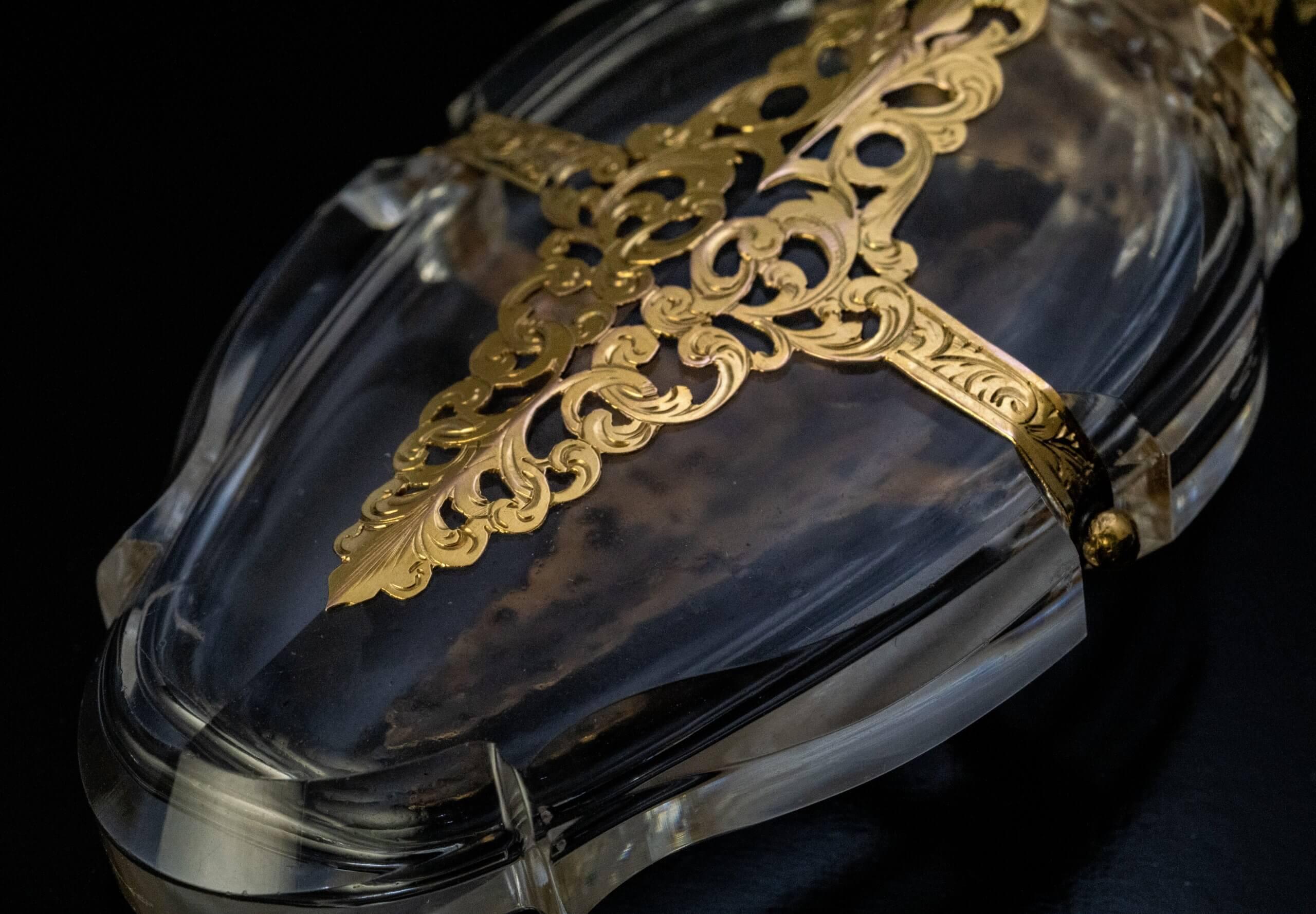 Antique French Cut Glass Gold Scent Perfume Bottle 1850s In condizioni ottime in vendita a Chicago, IL
