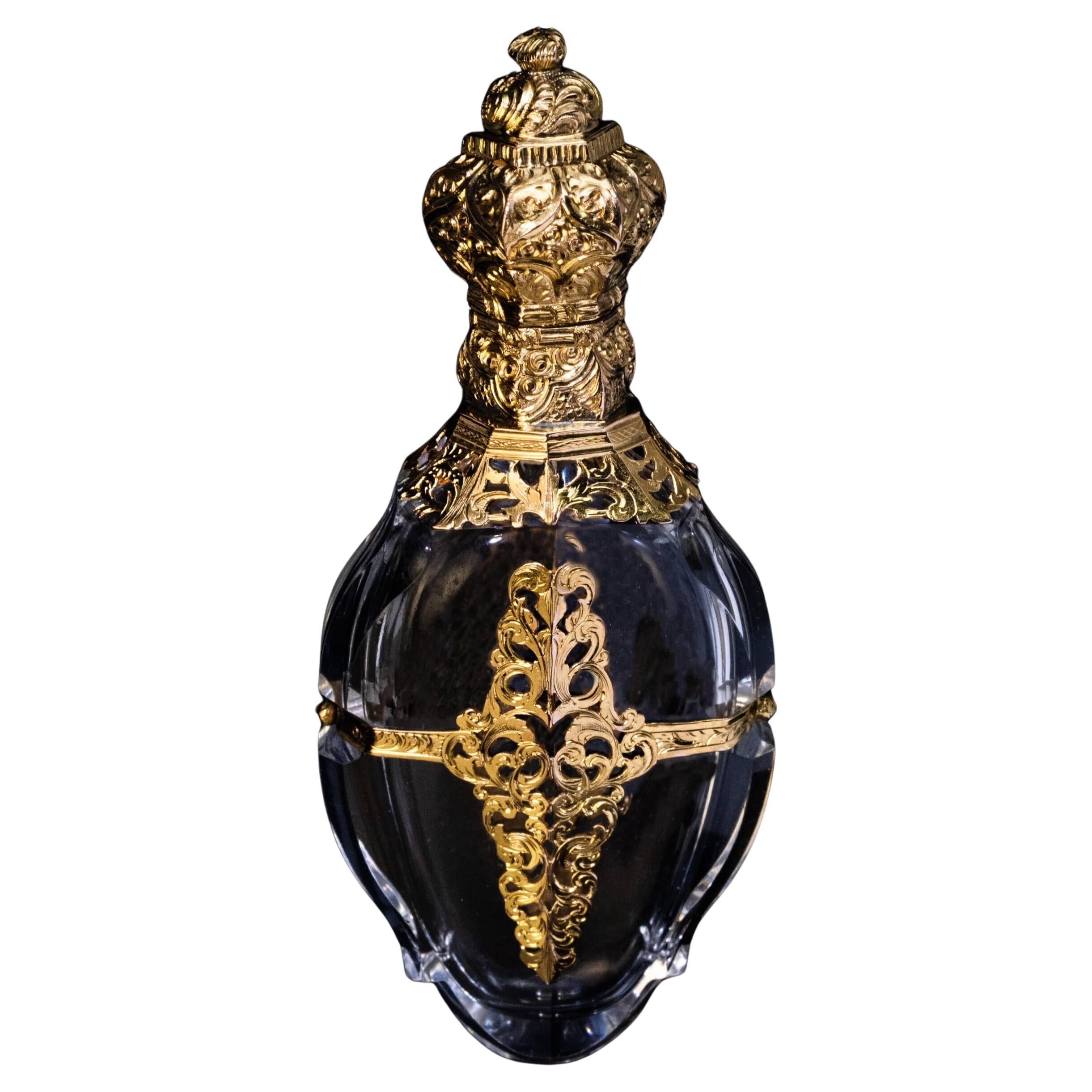 Antique French Botella de perfume de vidrio tallado dorado 1850s