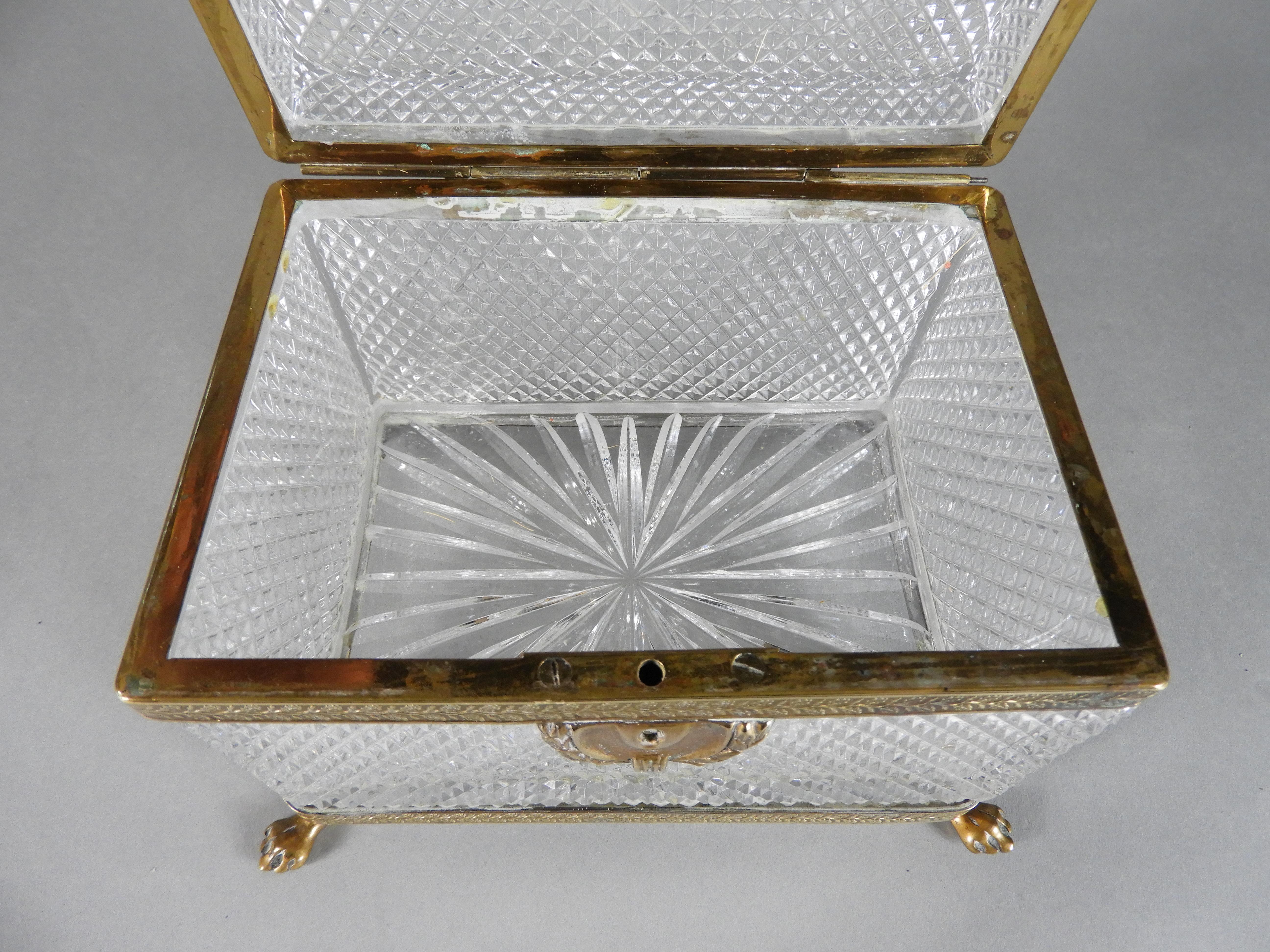 Antique French Cut Lead Crystal Casket In Good Condition In Montreal, QC