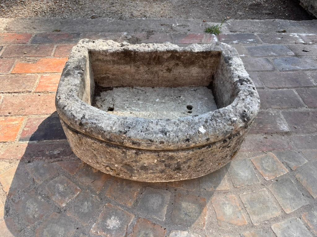 Ancienne auge ou jardinière en pierre calcaire en forme de D French, 19e siècle en vente 2