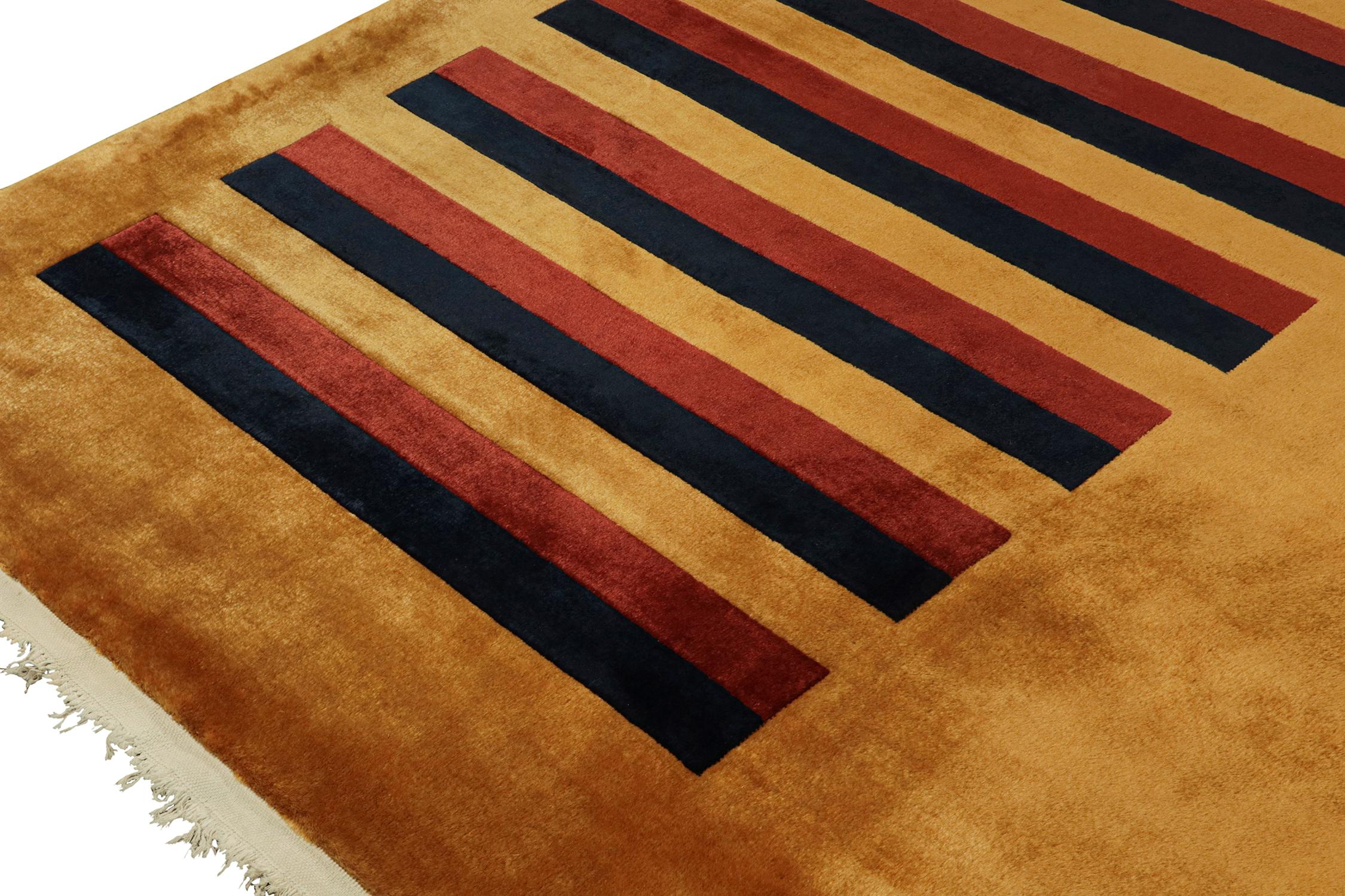 Antiker französischer Deko-Teppich in Gold, Rot und Blau mit geometrischem Muster von Teppich & Kelim im Zustand „Gut“ im Angebot in Long Island City, NY