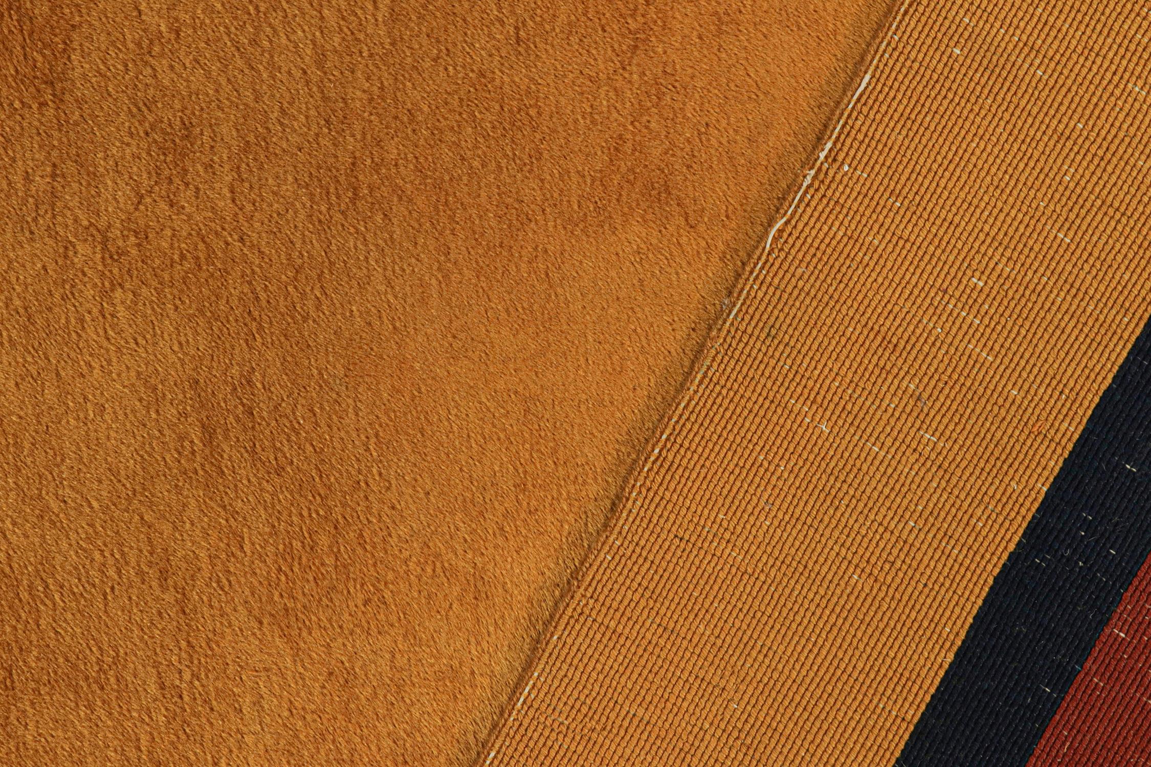 Antiker französischer Deko-Teppich in Gold, Rot und Blau mit geometrischem Muster von Teppich & Kelim (Wolle) im Angebot