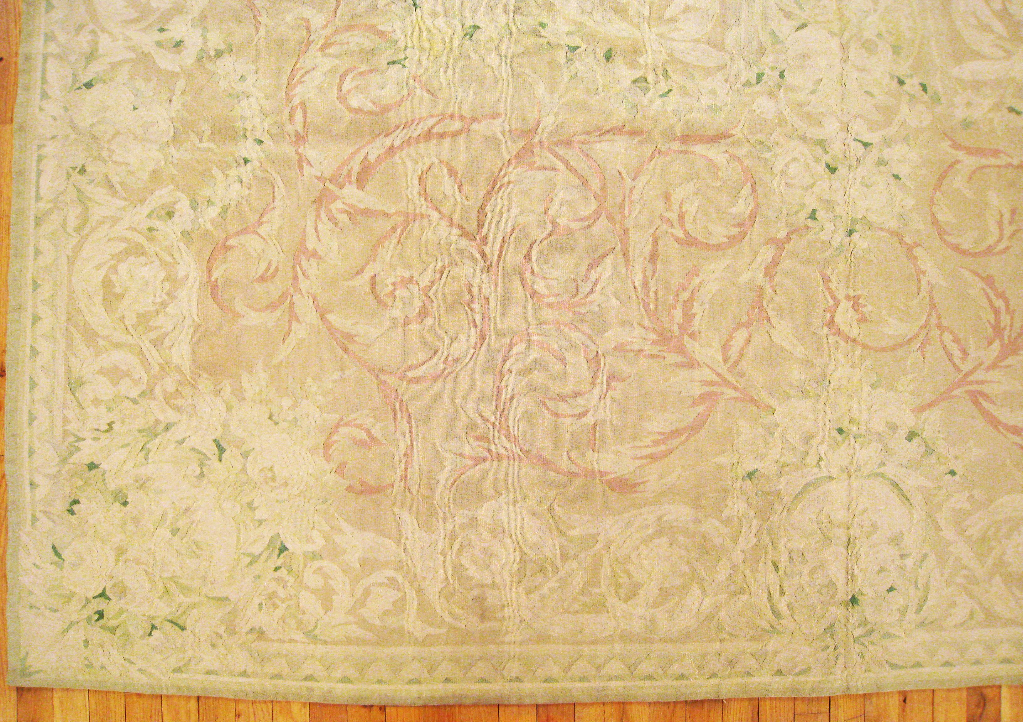 Antiker französischer dekorativer orientalischer Aubusson-Teppich in Zimmergröße  (Handgeknüpft) im Angebot