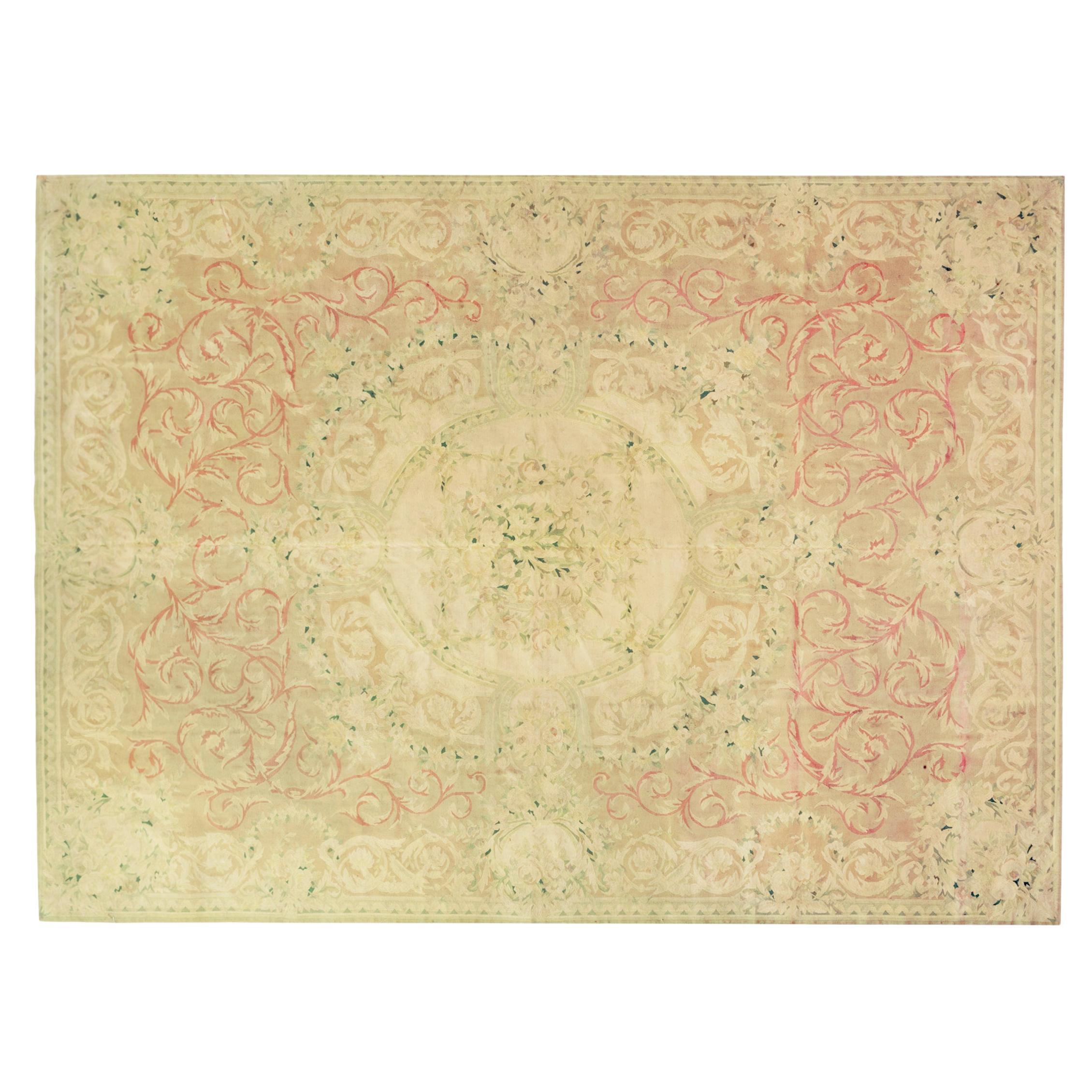 Antiker französischer dekorativer orientalischer Aubusson-Teppich in Zimmergröße  im Angebot