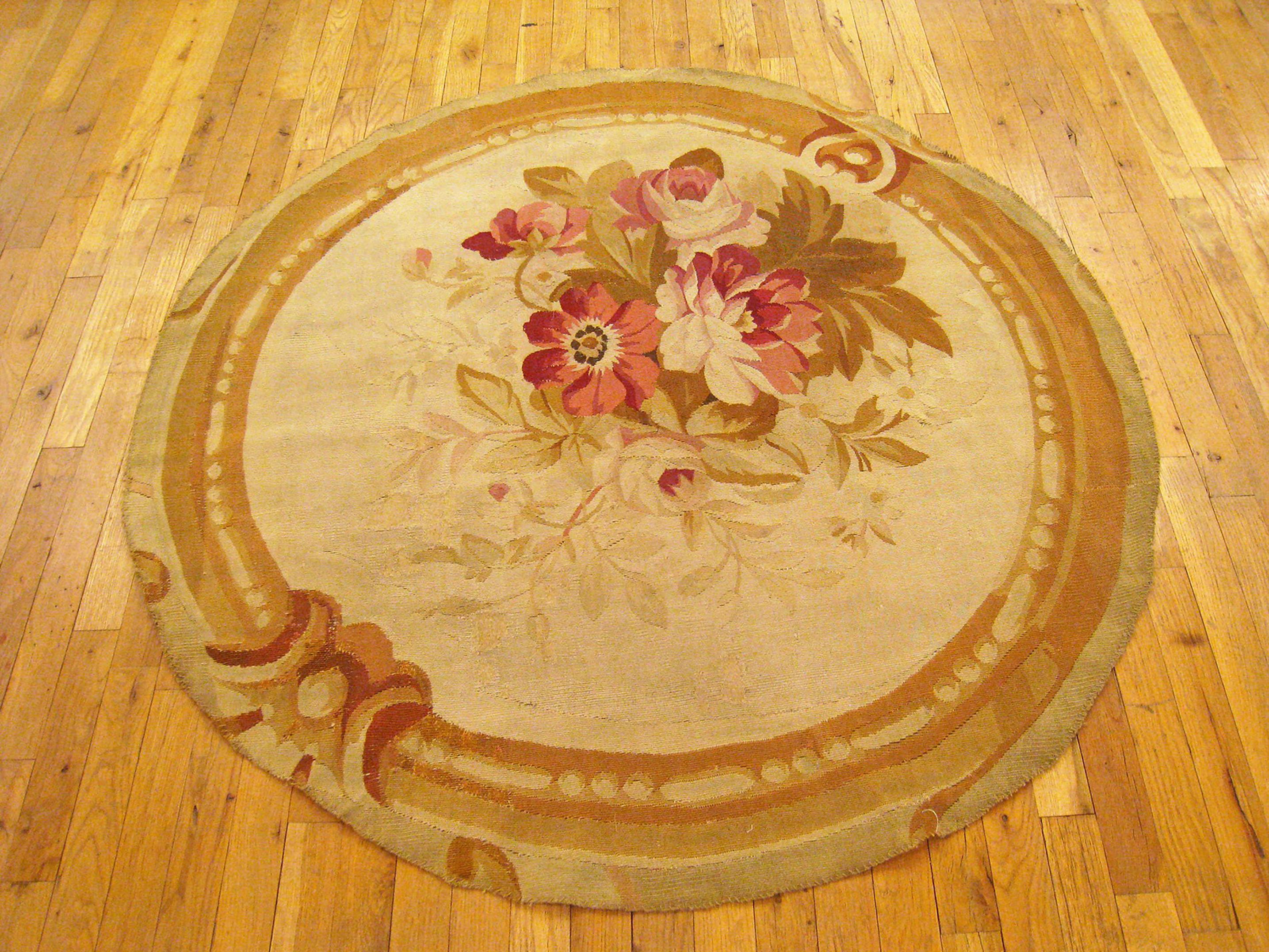 Antiker französischer dekorativer orientalischer Aubusson-Teppich in kleiner Größe (Handgeknüpft) im Angebot
