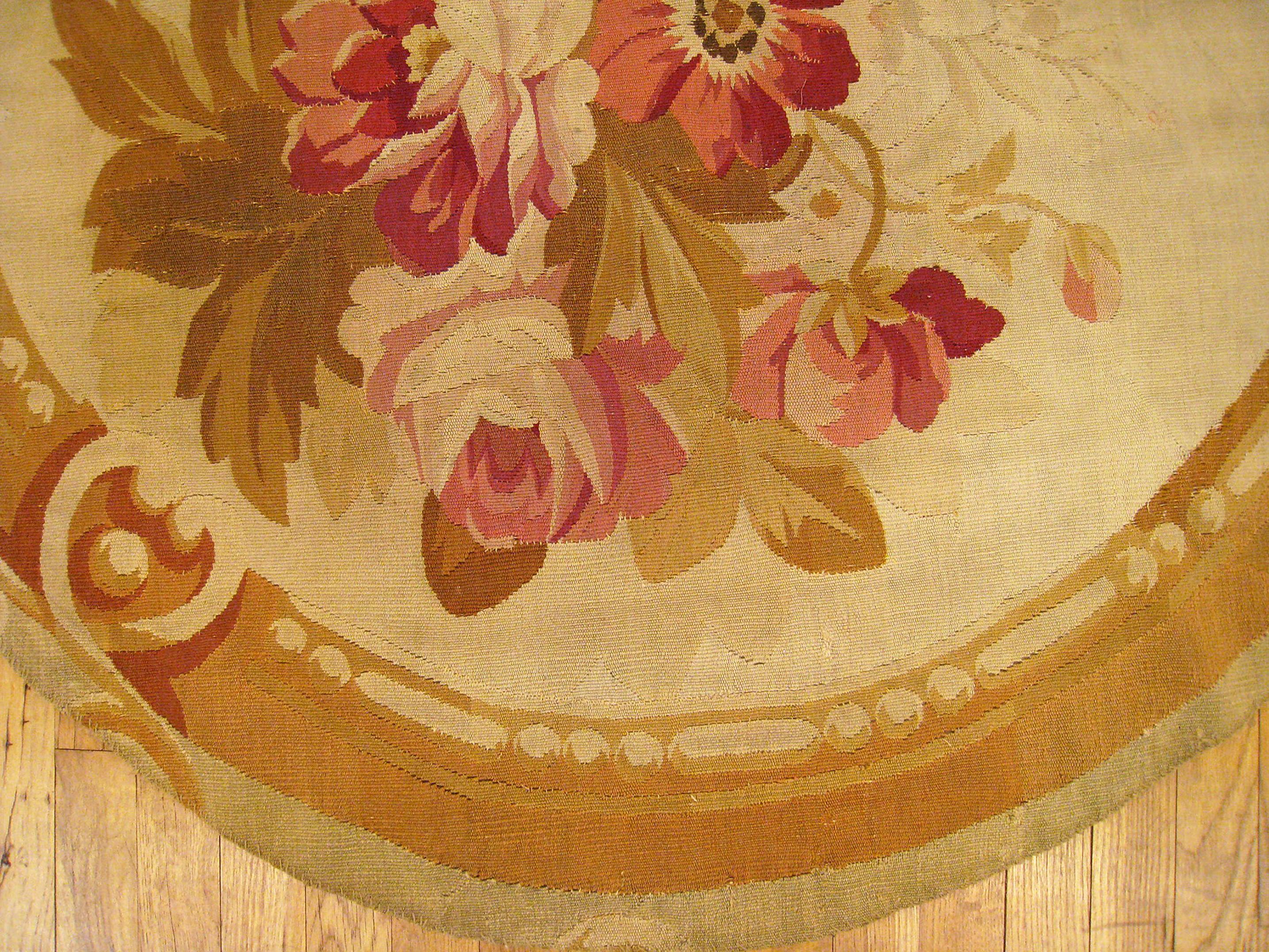 Antiker französischer dekorativer orientalischer Aubusson-Teppich in kleiner Größe im Zustand „Gut“ im Angebot in New York, NY