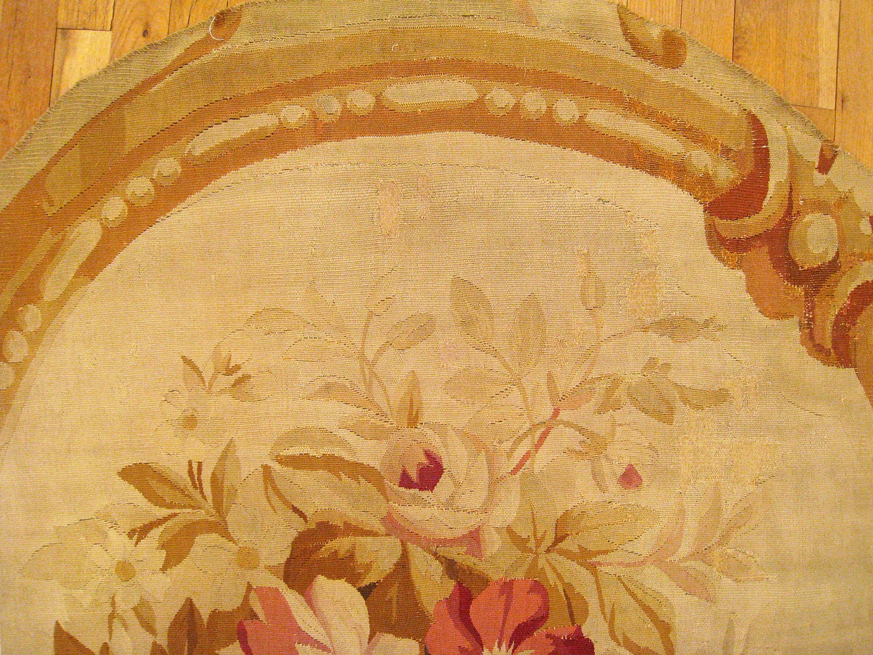 Antiker französischer dekorativer orientalischer Aubusson-Teppich in kleiner Größe (Wolle) im Angebot