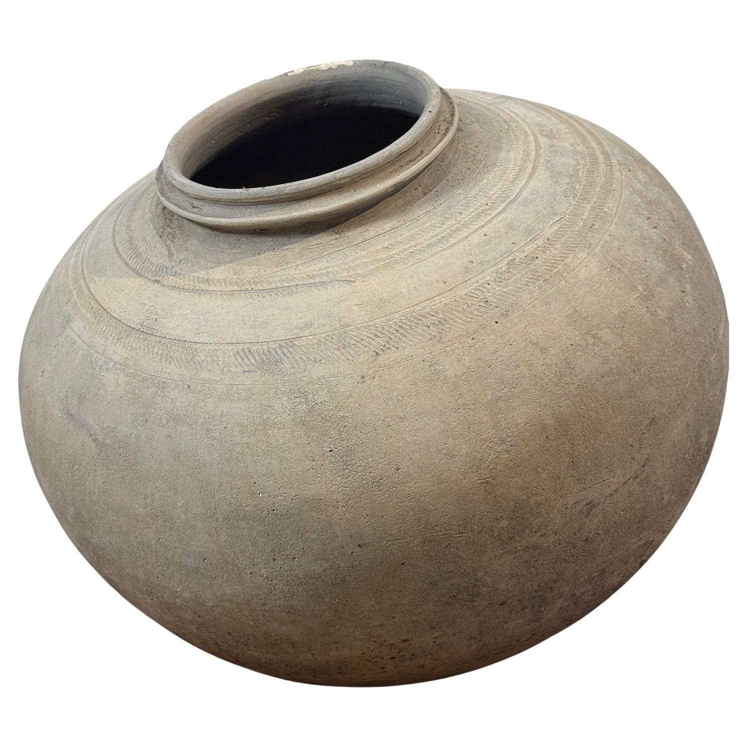 Antiguo tiesto decorativo francés de terracota en venta