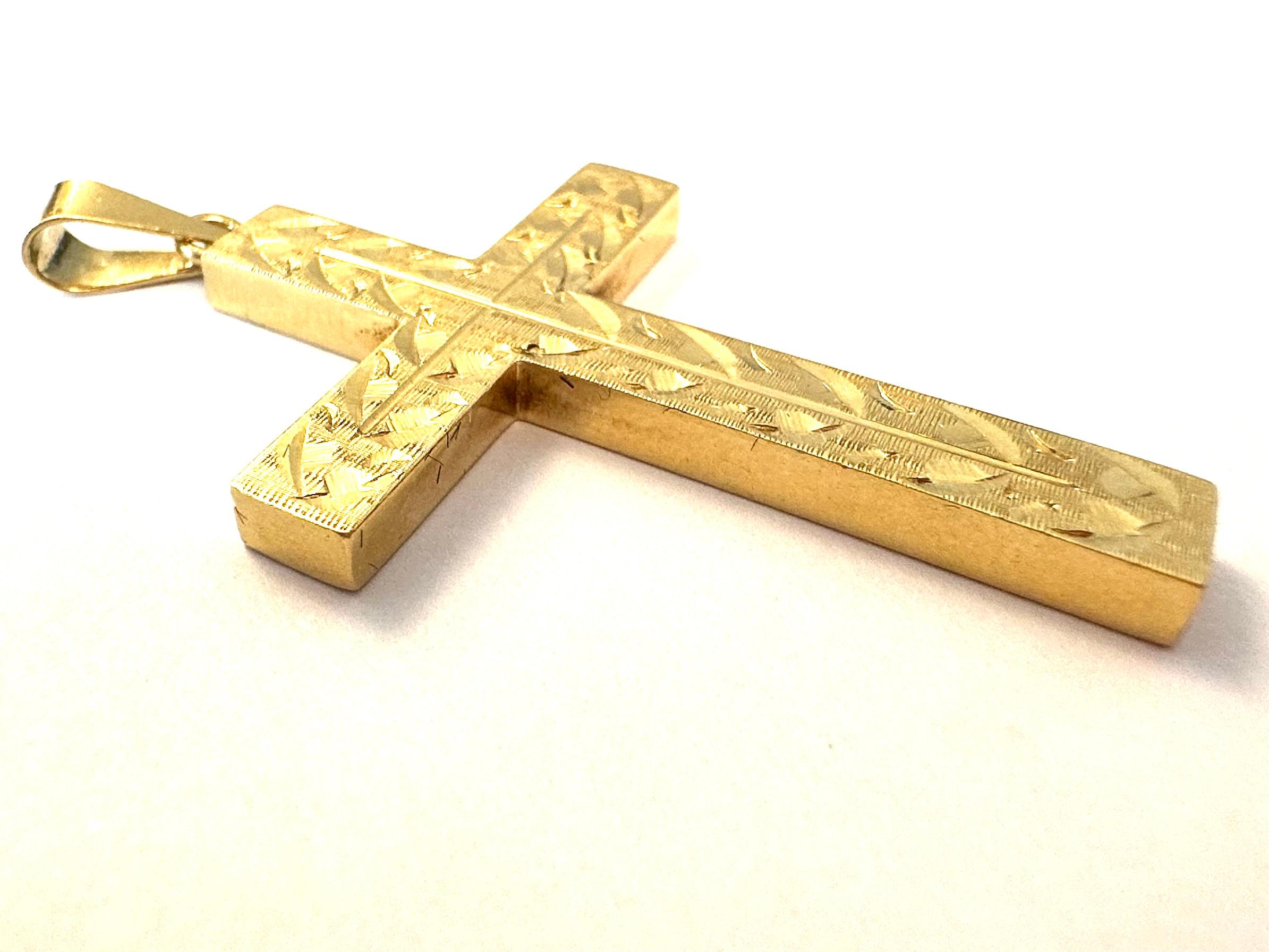 Antikes französisches Design-Kreuz aus 18 Karat Gelbgold im Zustand „Gut“ in Esch sur Alzette, Esch-sur-Alzette